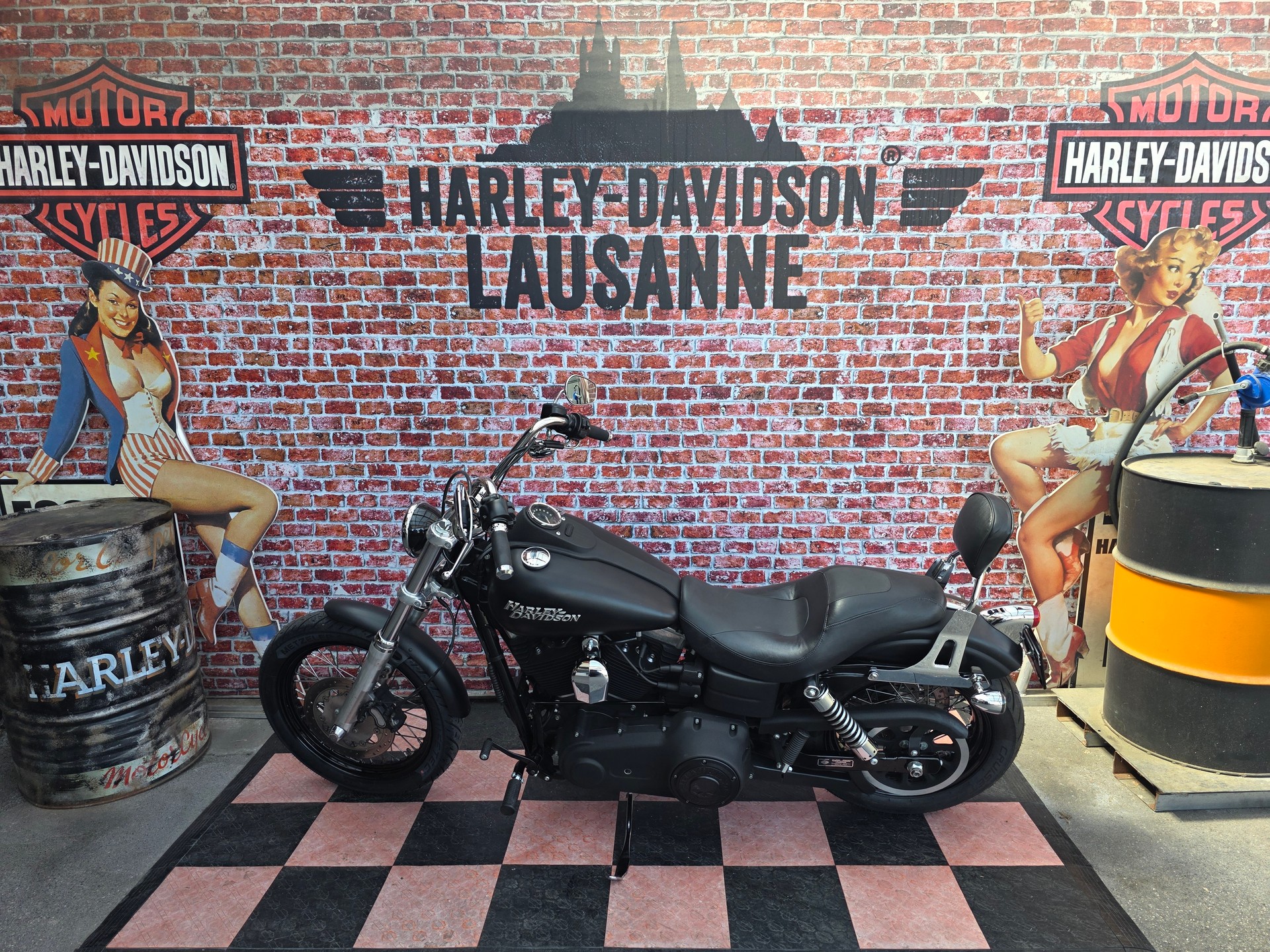 HARLEY-DAVIDSON FXDB Dyna Street Bob ABS-showroom-element-1