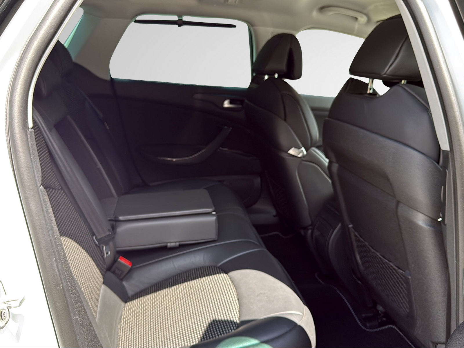 CITROEN C5 Tourer 2.0 HDi CrossTourer Automatic-image-24