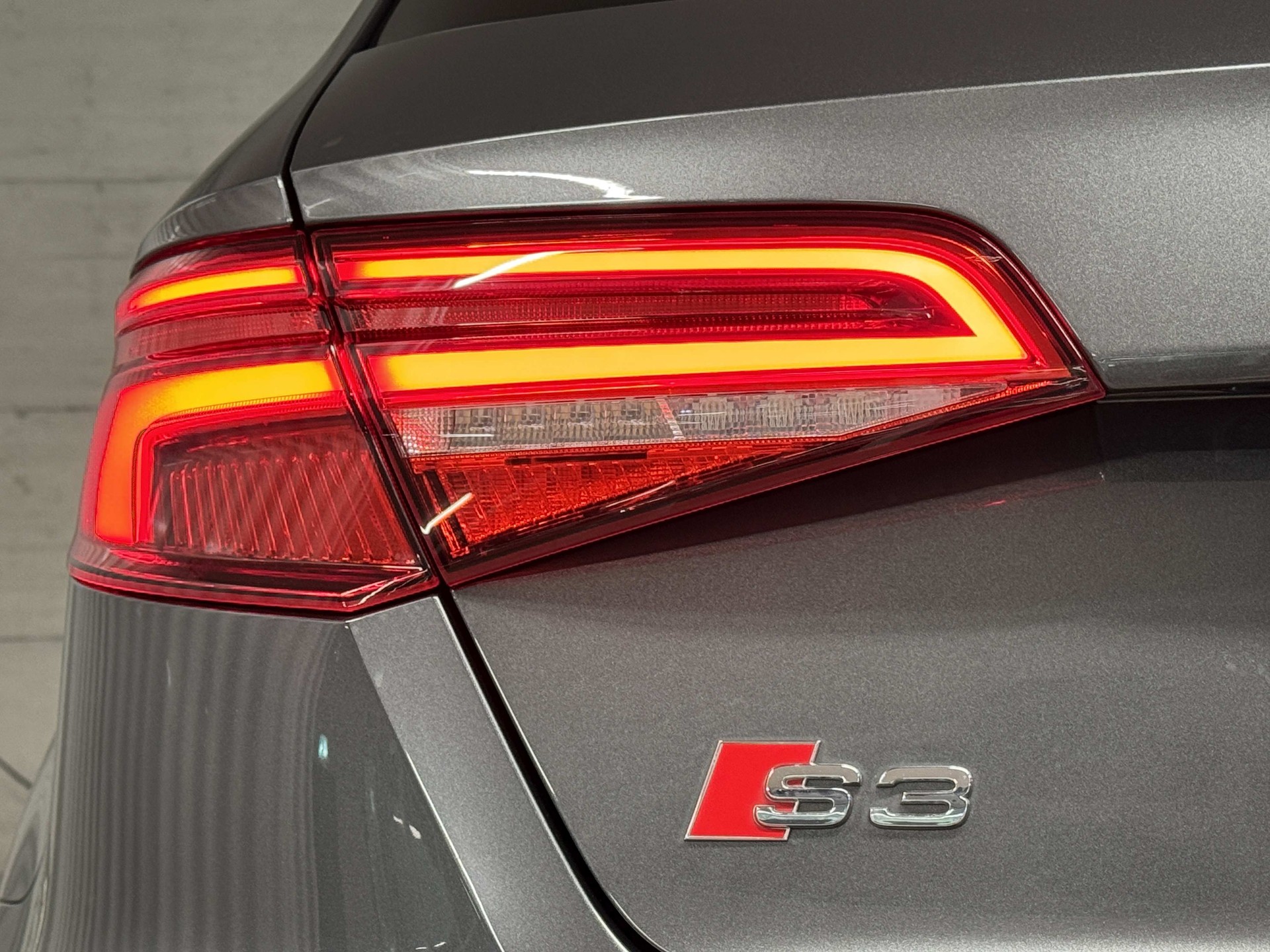 AUDI S3 Sportback 2.0 TFSI quattro S-tronic-image-4
