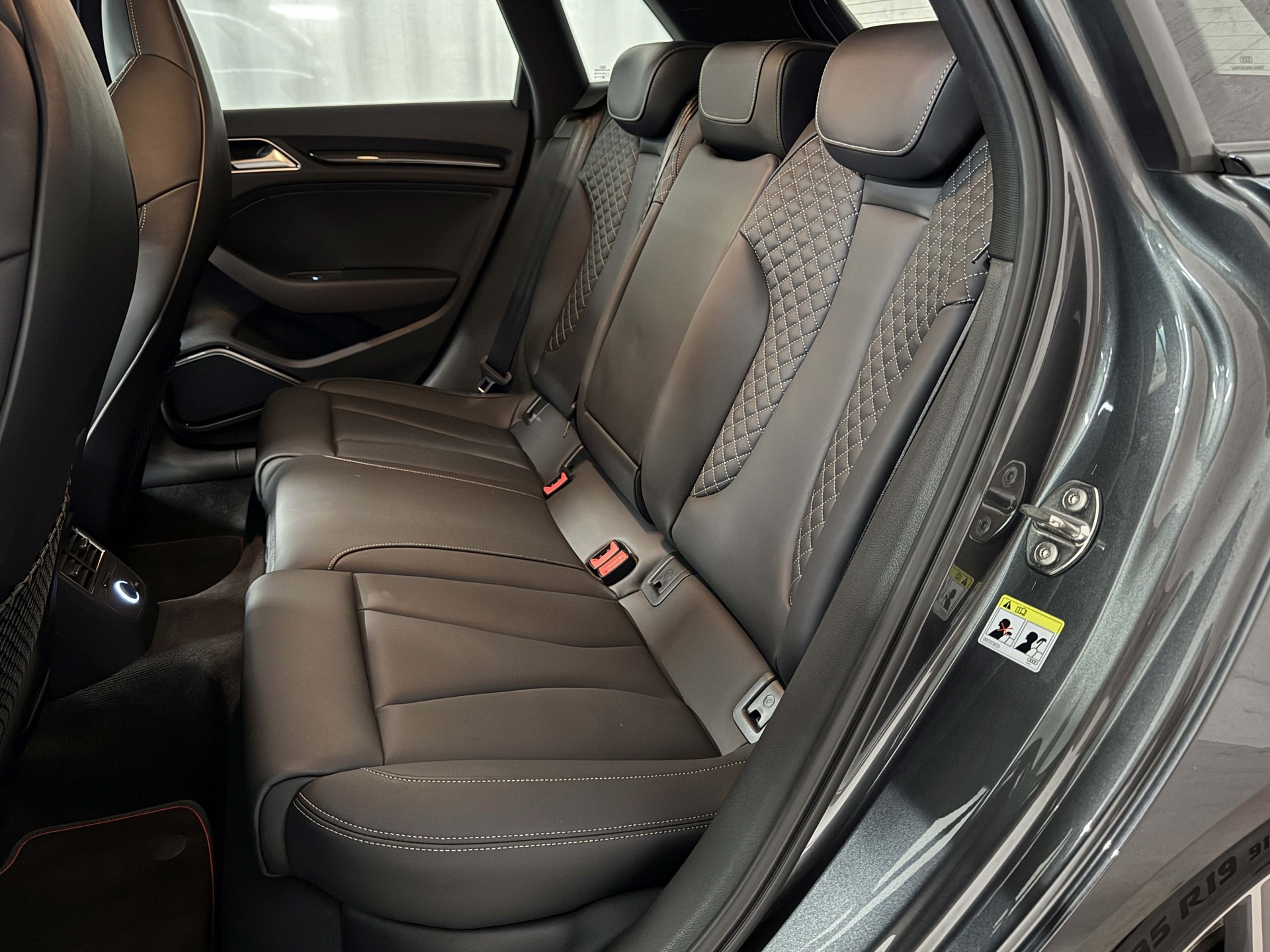 AUDI S3 Sportback 2.0 TFSI quattro S-tronic-image-12