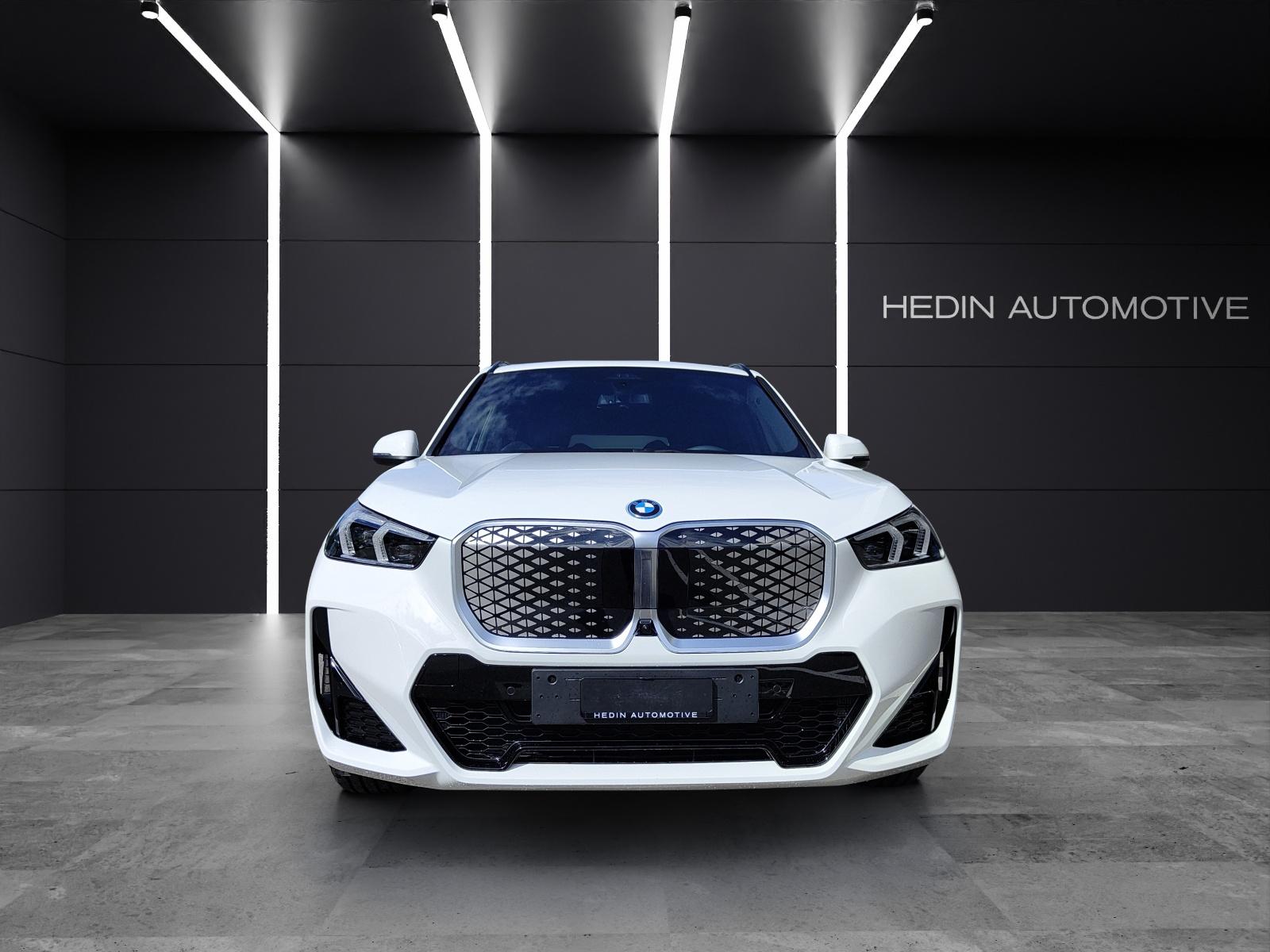 BMW iX1 30 xDrive-image-2