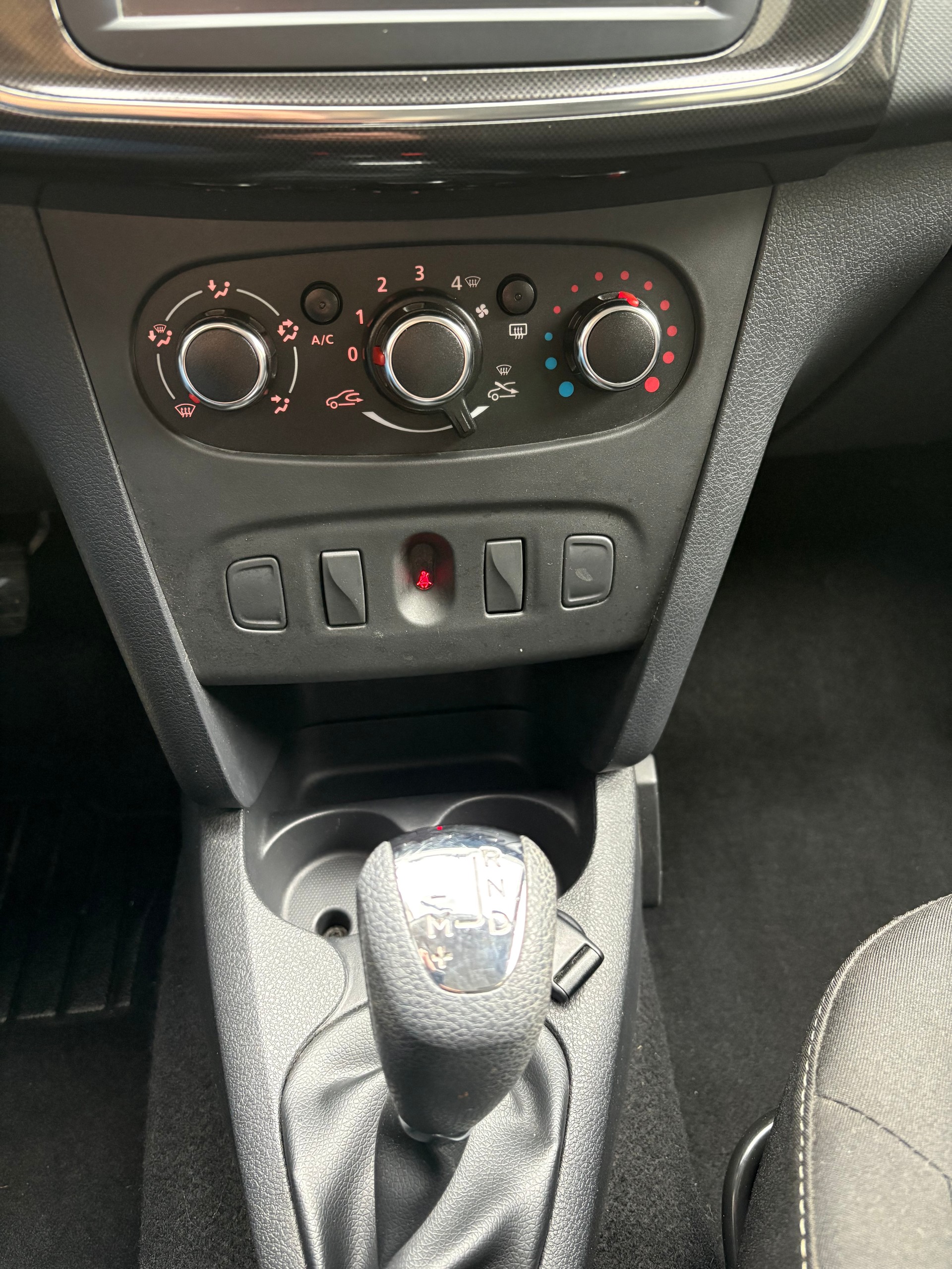 DACIA Sandero TCe 90 Comfort Automatic-image-8