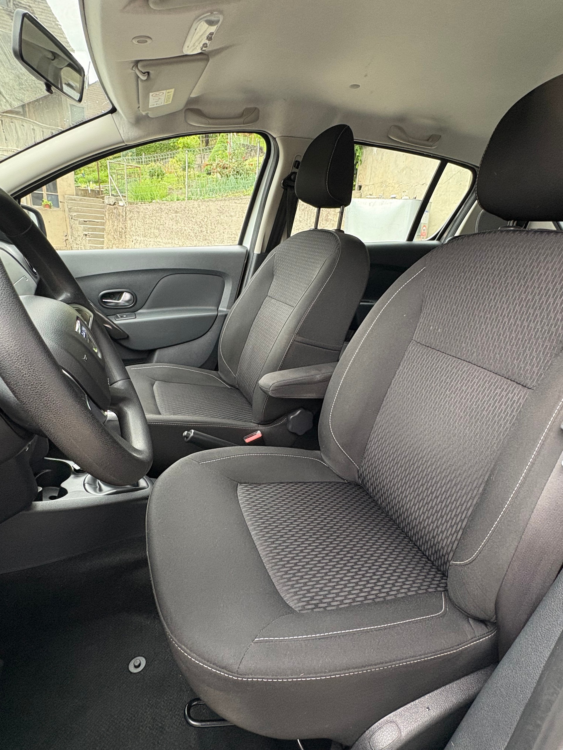 DACIA Sandero TCe 90 Comfort Automatic-image-4