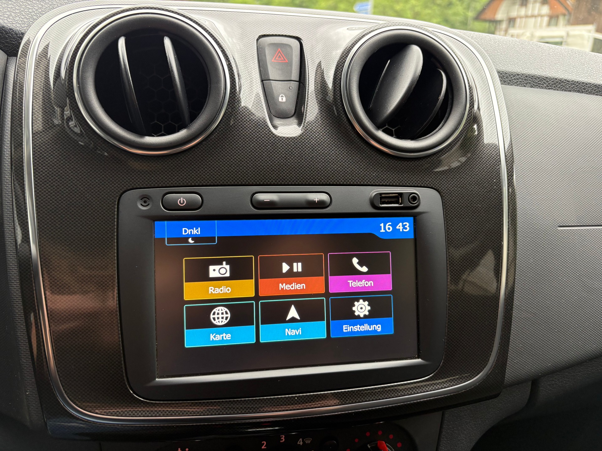 DACIA Sandero TCe 90 Comfort Automatic-image-6