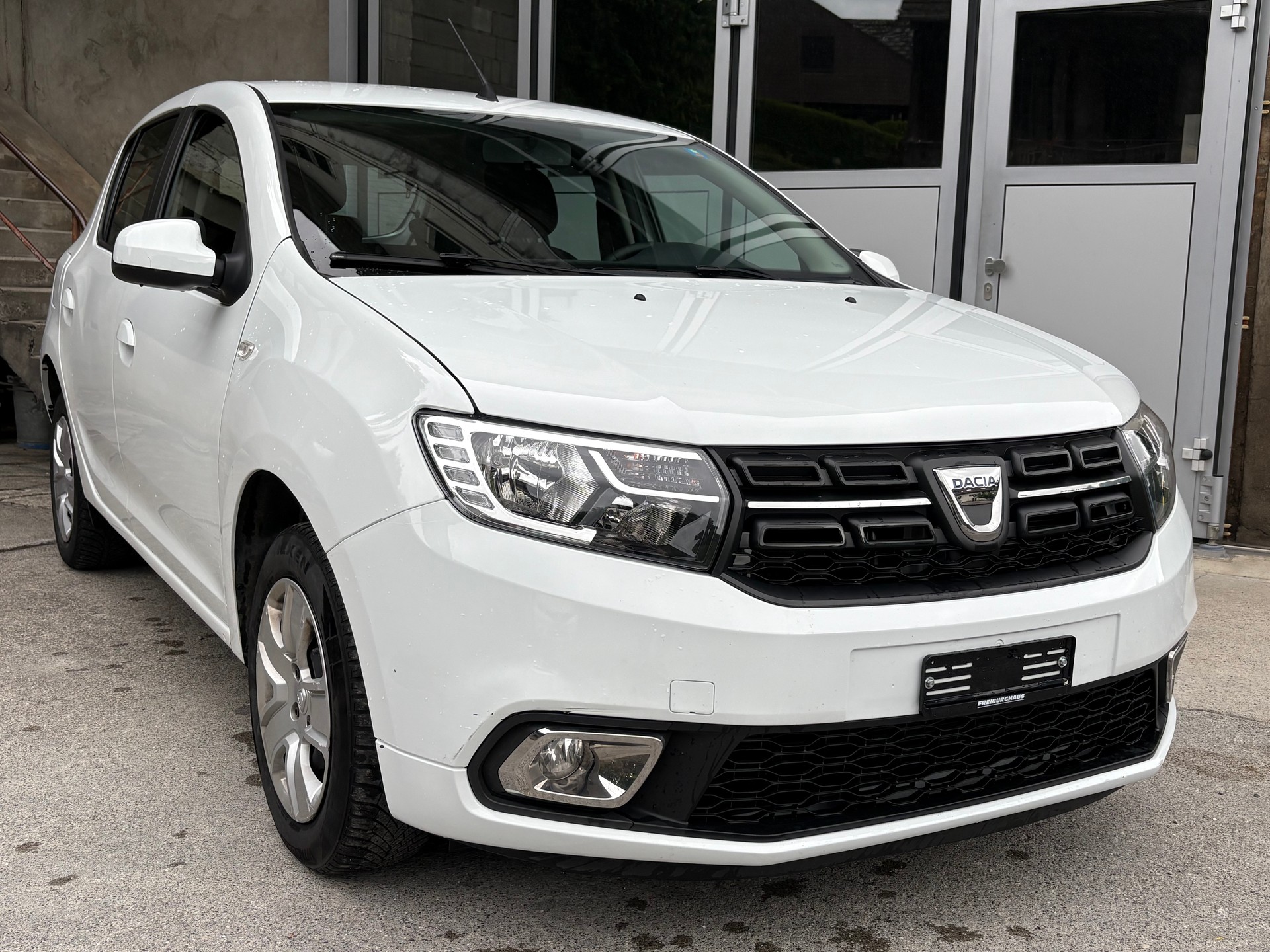 DACIA Sandero TCe 90 Comfort Automatic-image-0