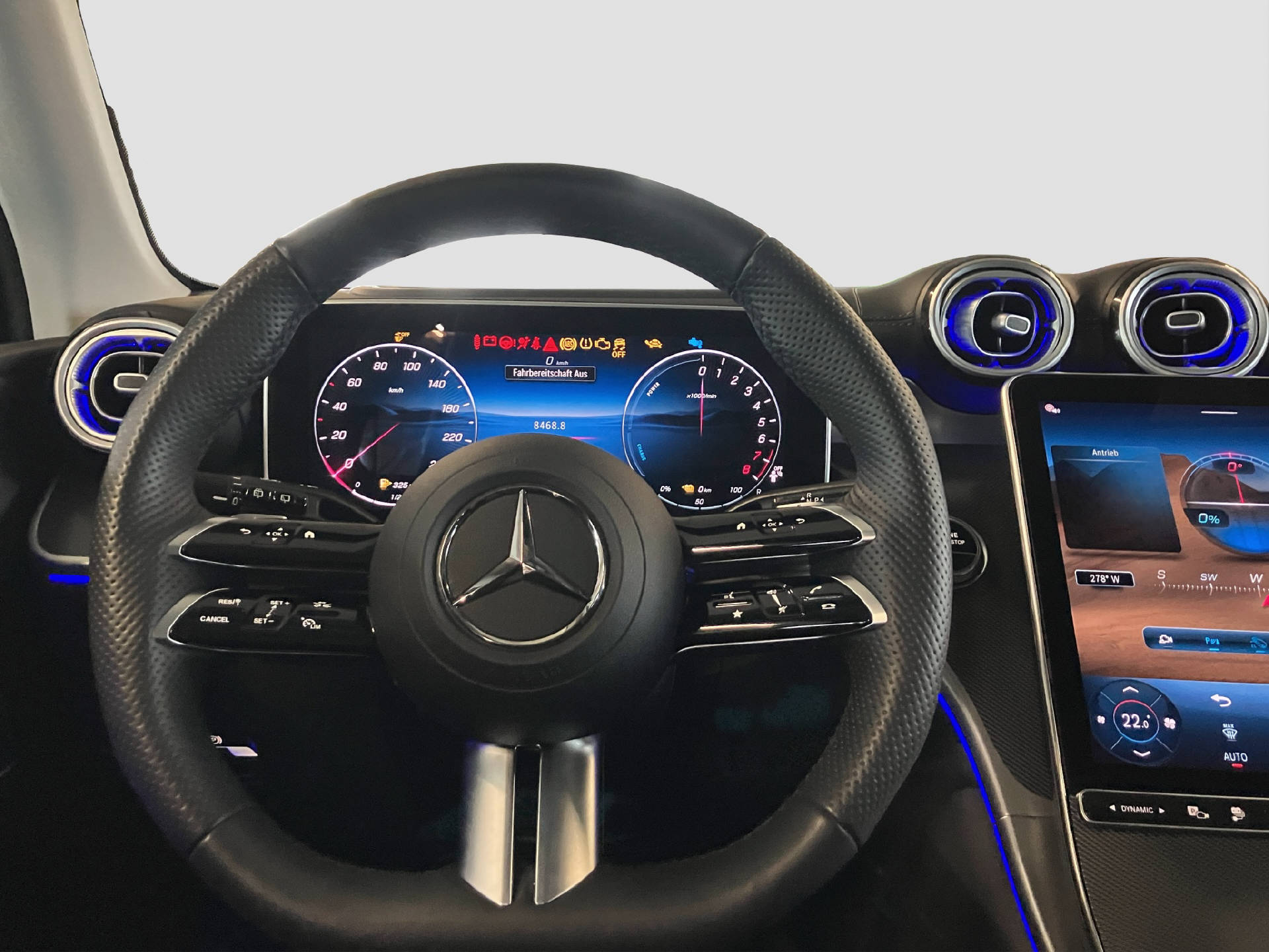 MERCEDES-BENZ GLC 300 e EQ Star AMG Line-image-9