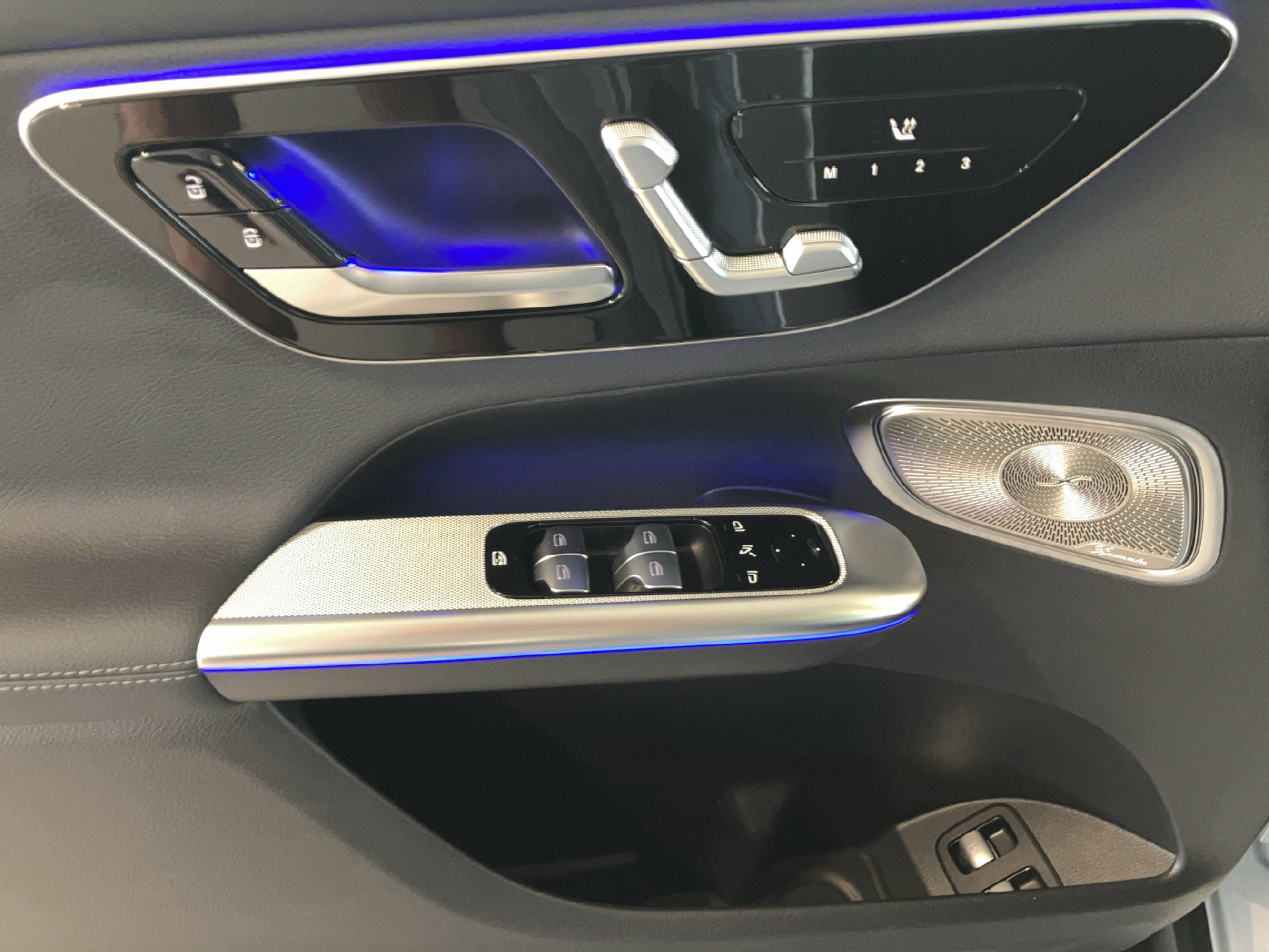 MERCEDES-BENZ GLC 300 e EQ Star AMG Line-image-13