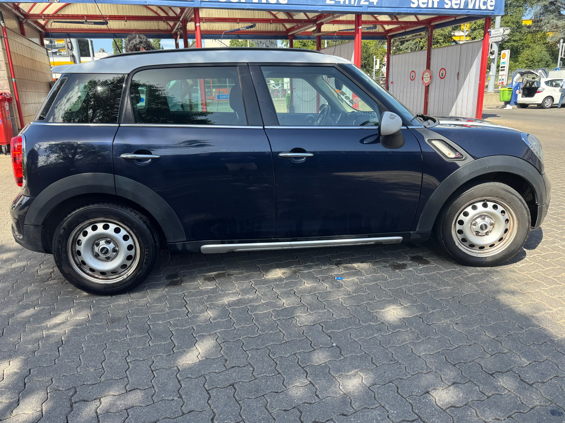 MINI 1.6i Cooper S ALL4-image-3