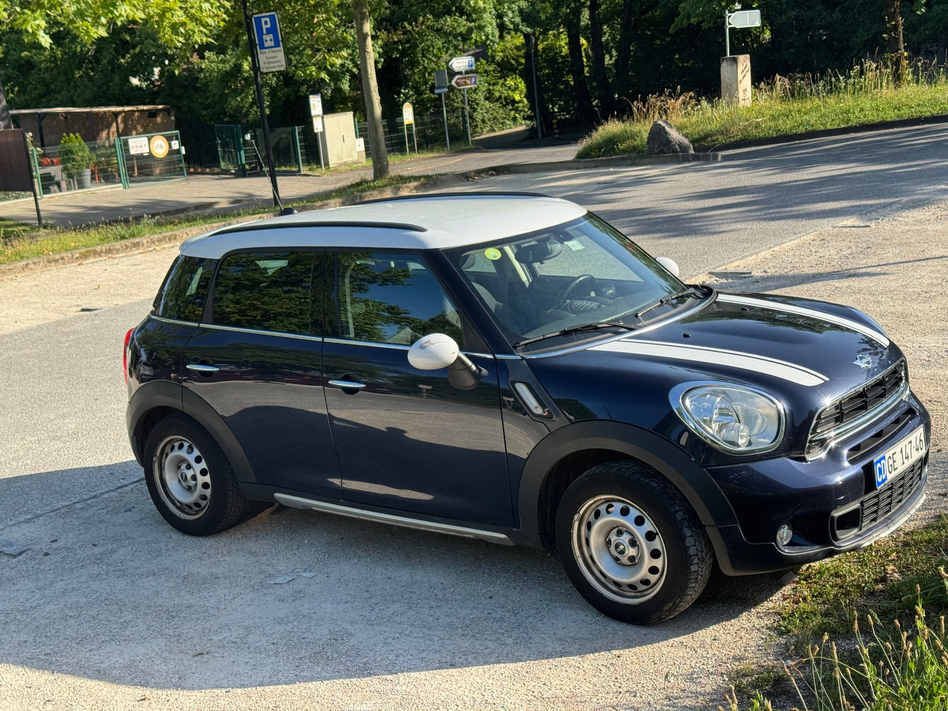 MINI 1.6i Cooper S ALL4-image-1