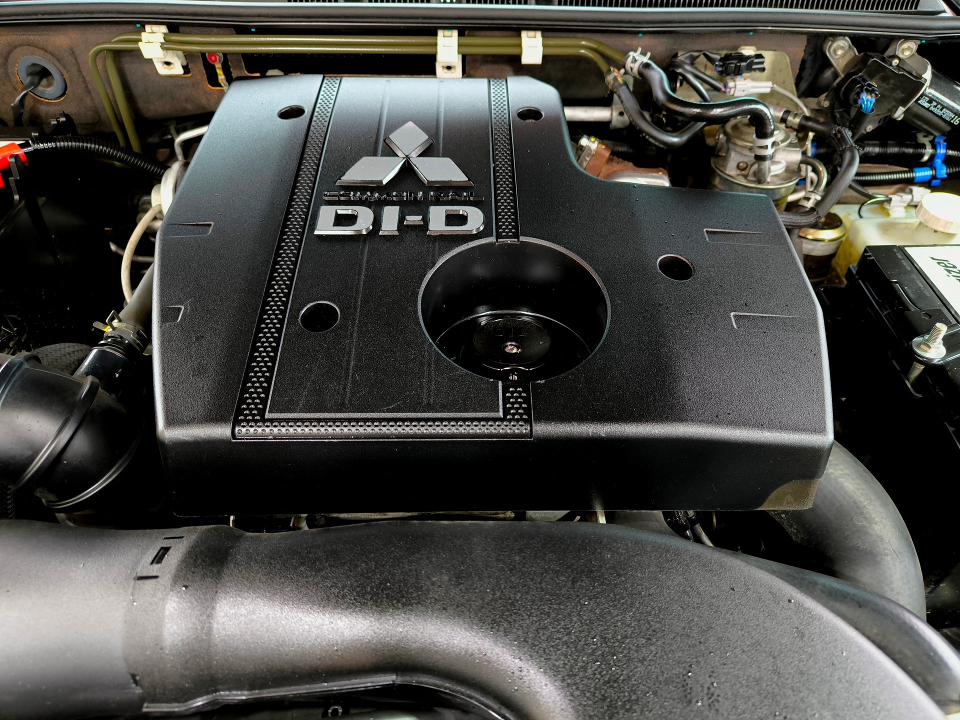 MITSUBISHI Pajero 3.2 DI-D Intense Automatic-image-2