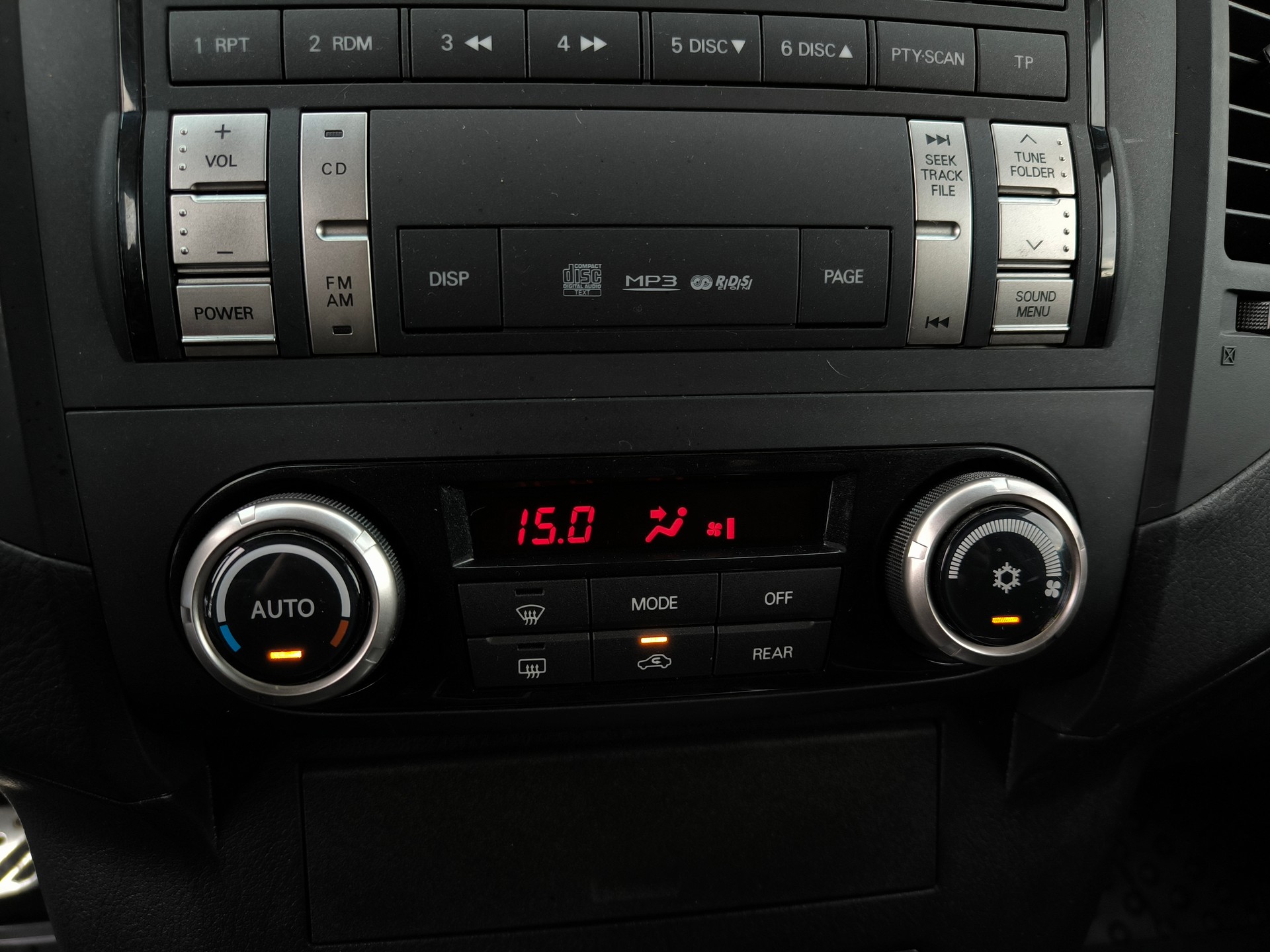 MITSUBISHI Pajero 3.2 DI-D Intense Automatic-image-10