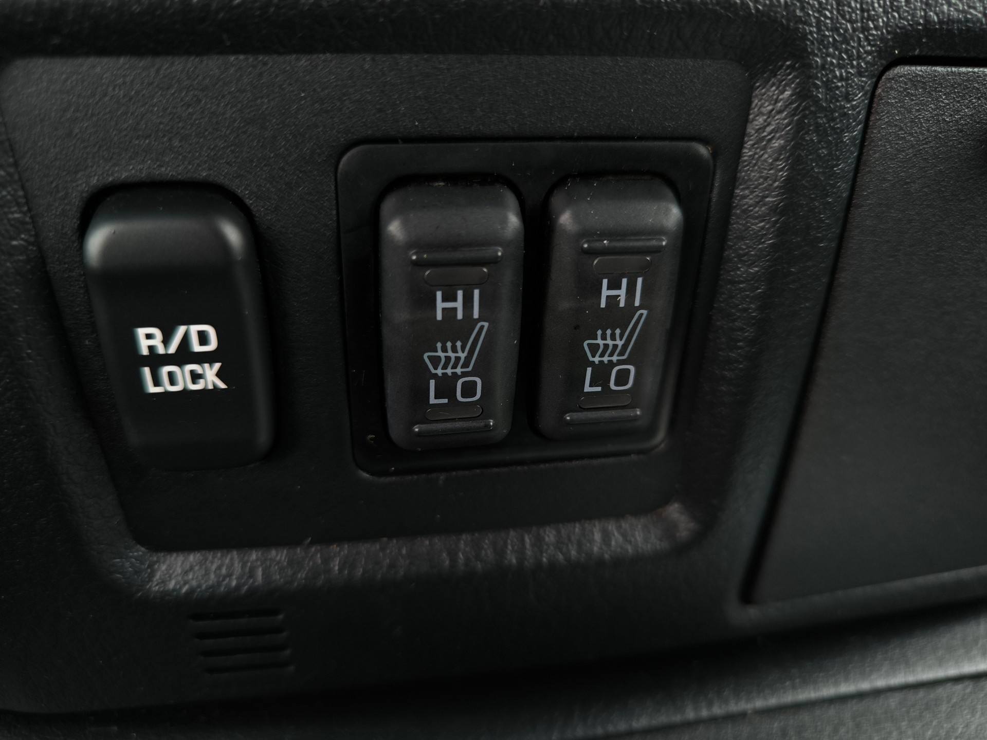 MITSUBISHI Pajero 3.2 DI-D Intense Automatic-image-8