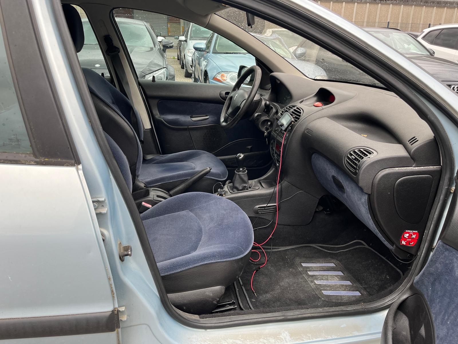 PEUGEOT 206 1.6 16V XS-image-8