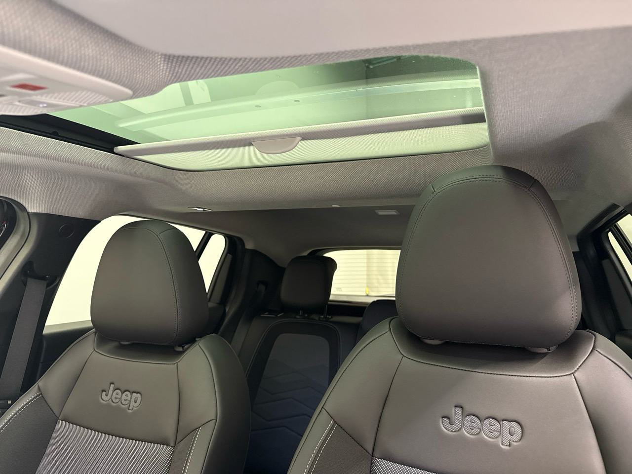 JEEP Avenger 1.2 Turbo MHEV Summit Sky-image-4