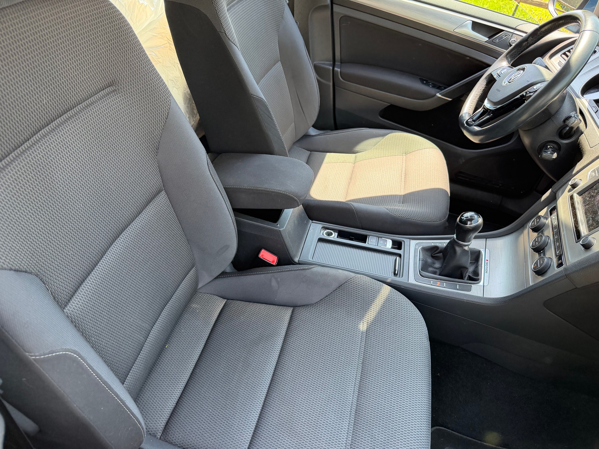 VW Golf 2.0 TDI Comfortline 4Motion-image-6