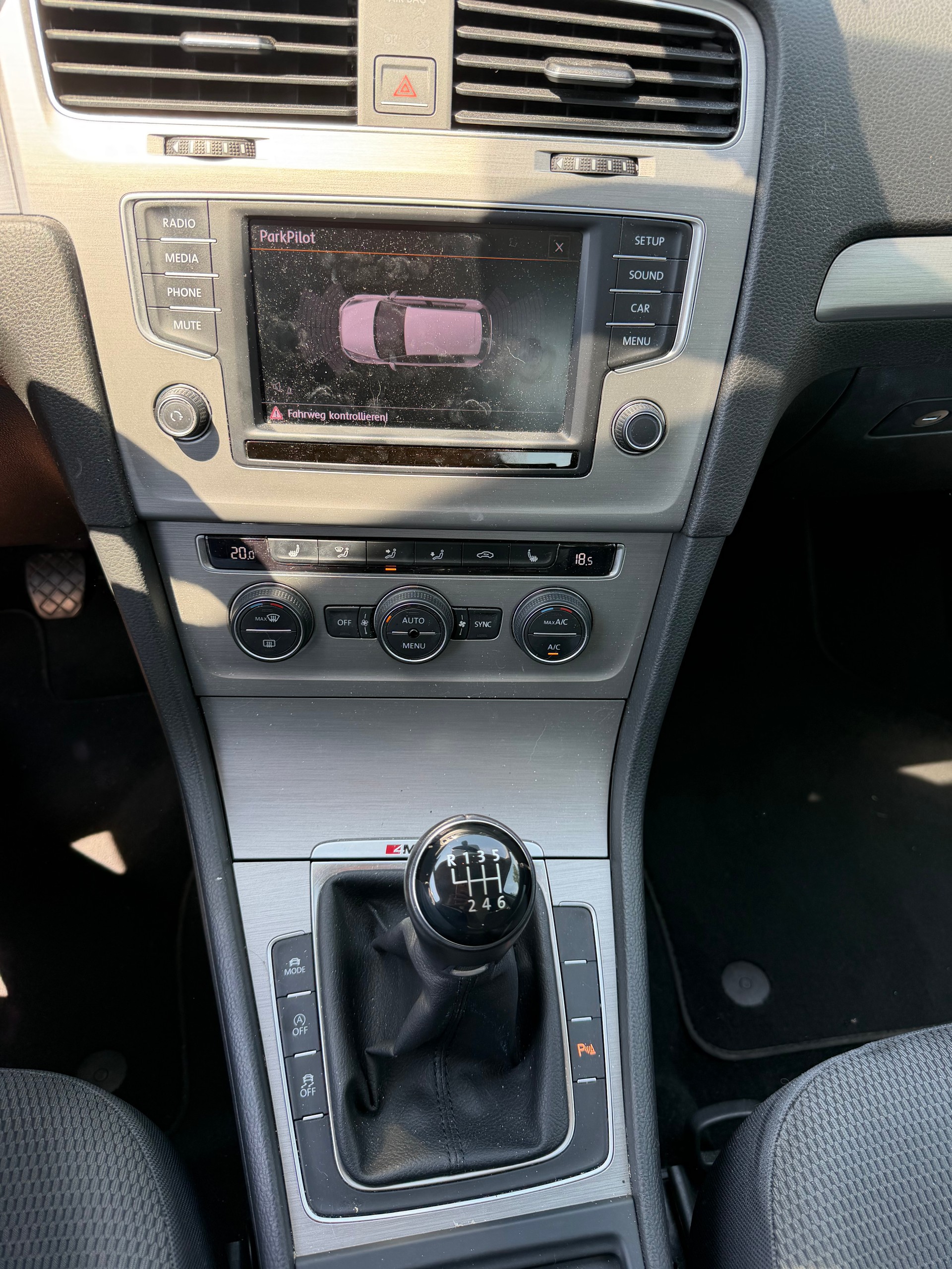 VW Golf 2.0 TDI Comfortline 4Motion-image-7