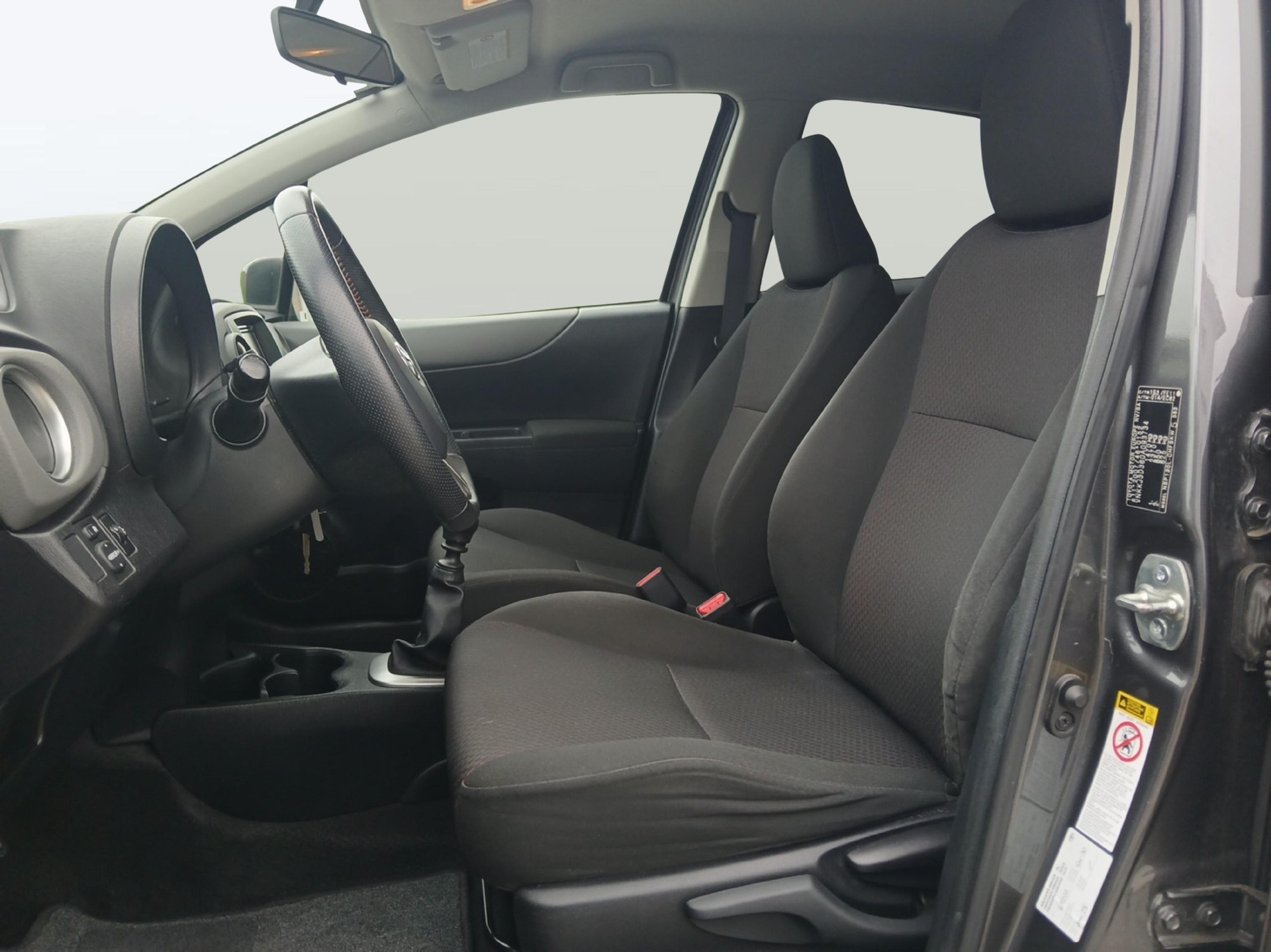 TOYOTA Yaris 1.33 VVT-i Style-image-8