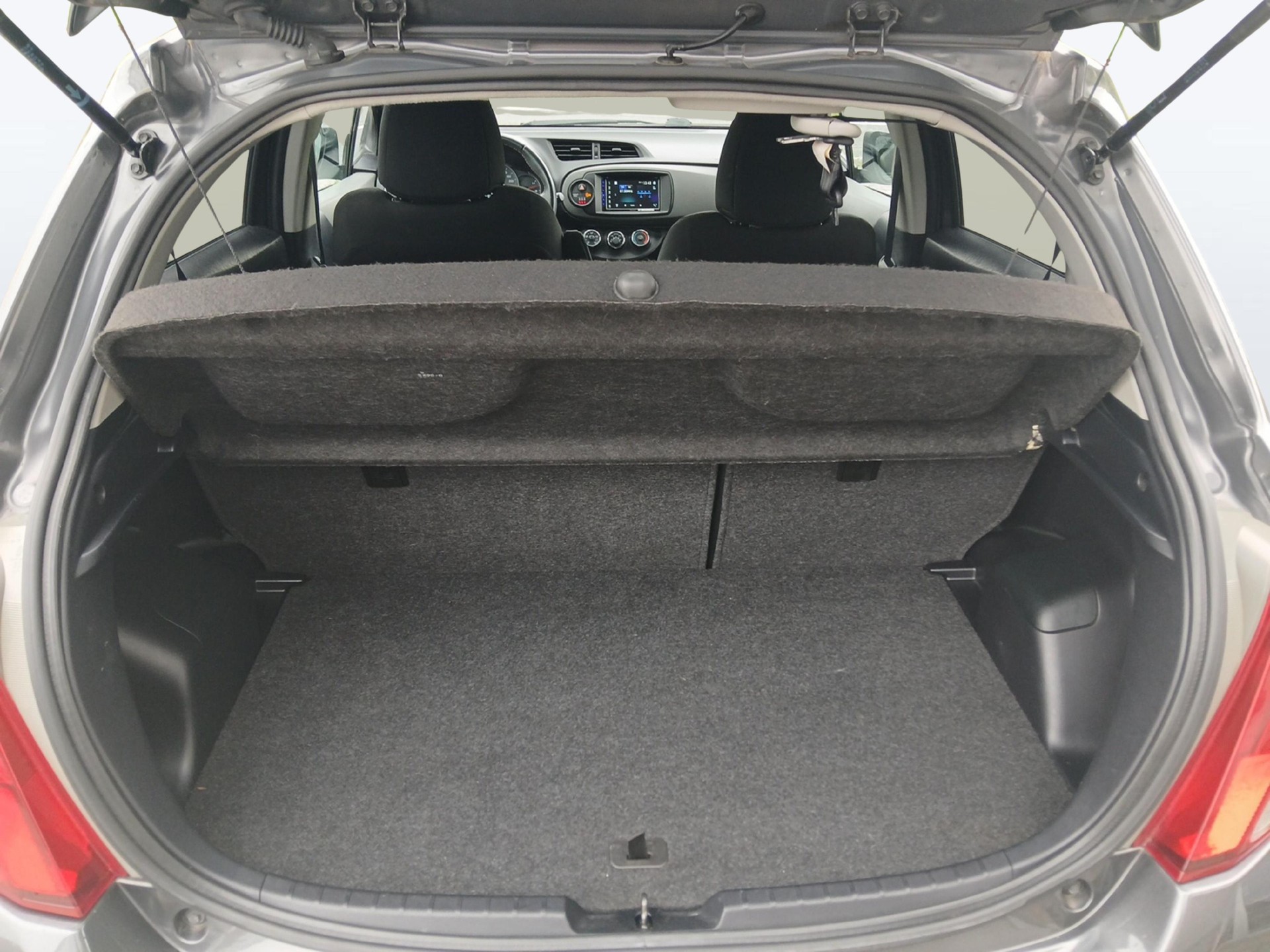 TOYOTA Yaris 1.33 VVT-i Style-image-10