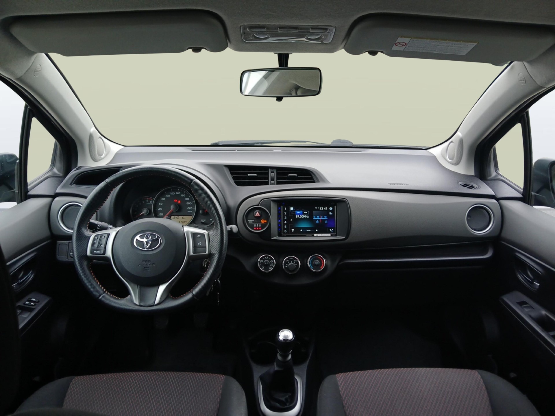 TOYOTA Yaris 1.33 VVT-i Style-image-12