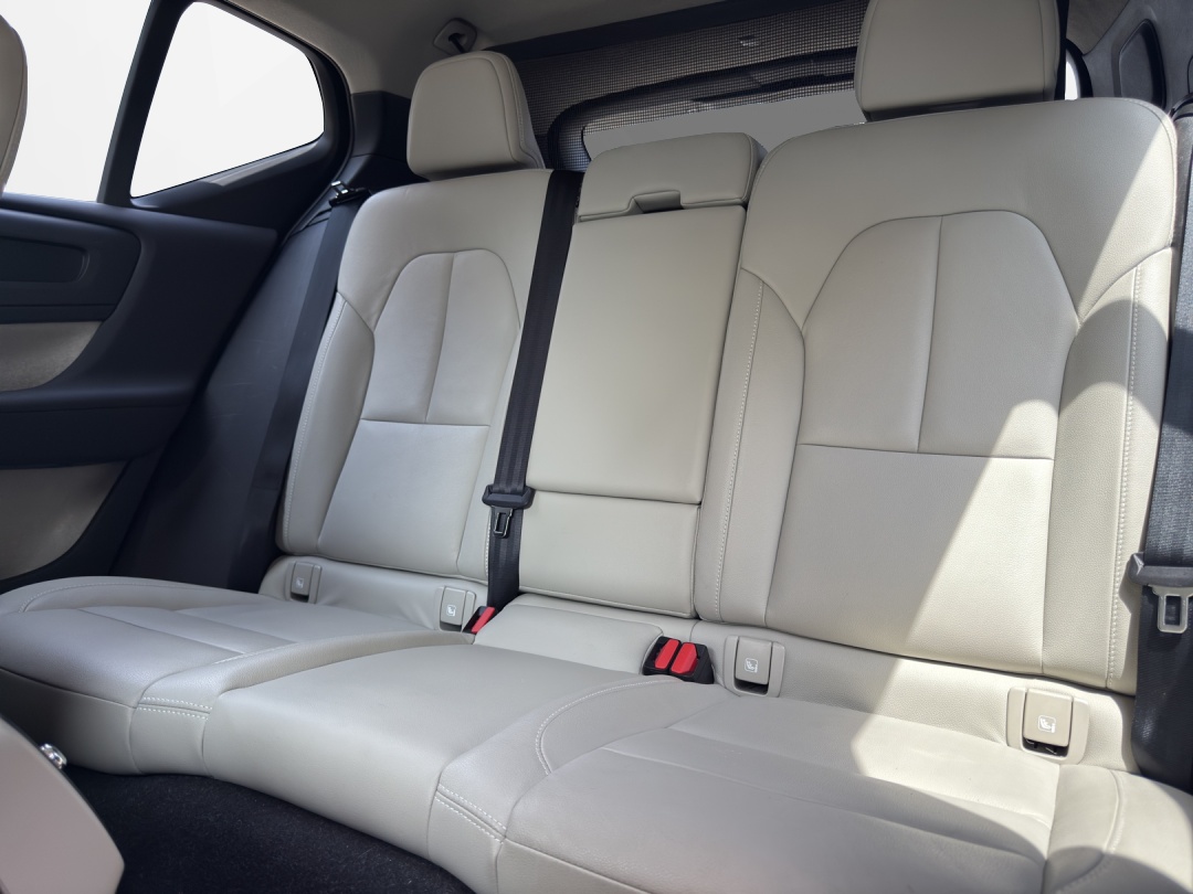 VOLVO XC40 B4 Benzin Mild Hybrid AWD Inscription Geartronic-image-10