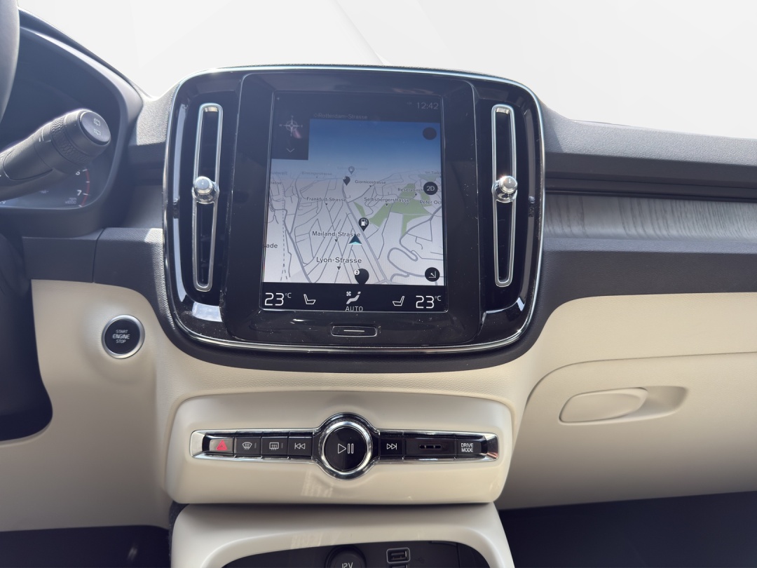 VOLVO XC40 B4 Benzin Mild Hybrid AWD Inscription Geartronic-image-13