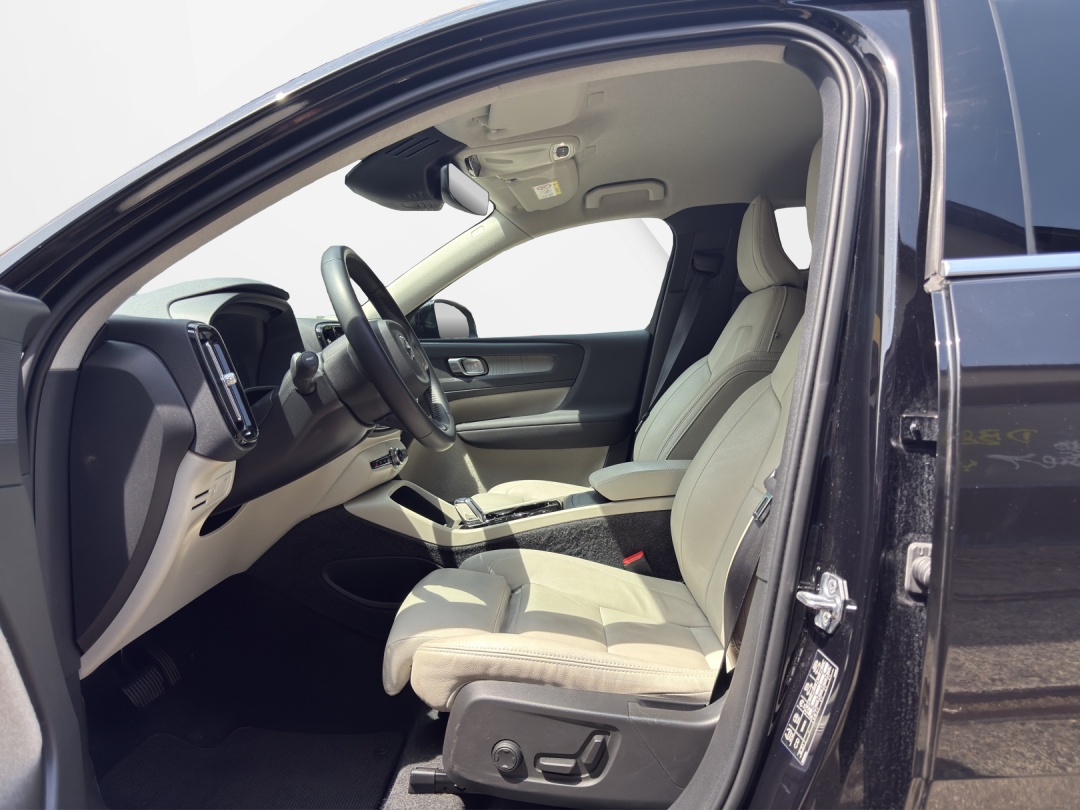 VOLVO XC40 B4 Benzin Mild Hybrid AWD Inscription Geartronic-image-8