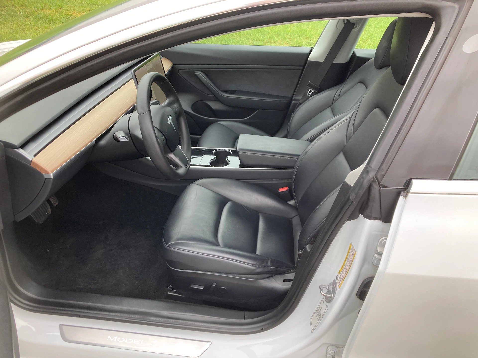 TESLA Model 3-image-8