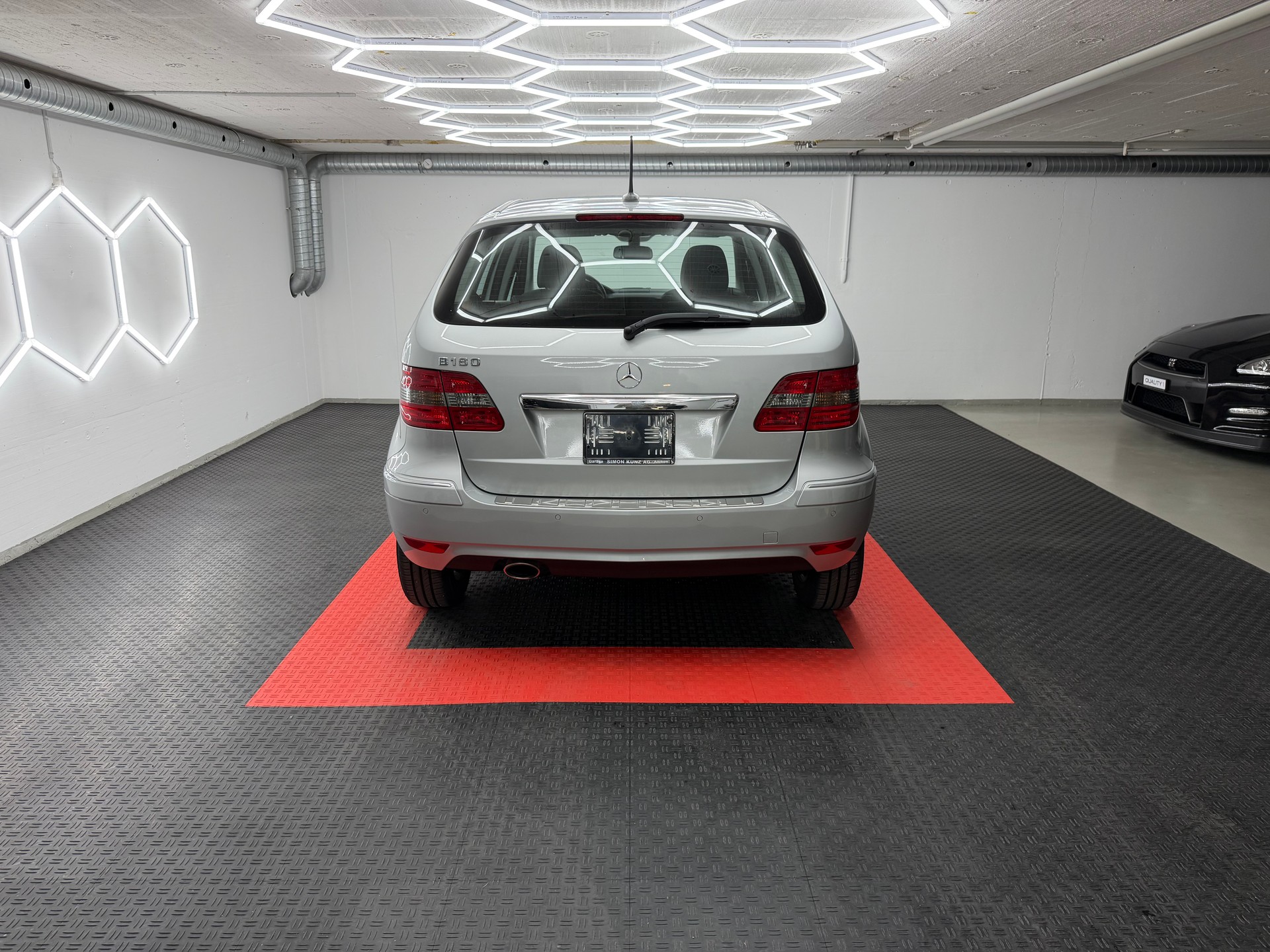 MERCEDES-BENZ B 180 Selection Autotronic-image-4
