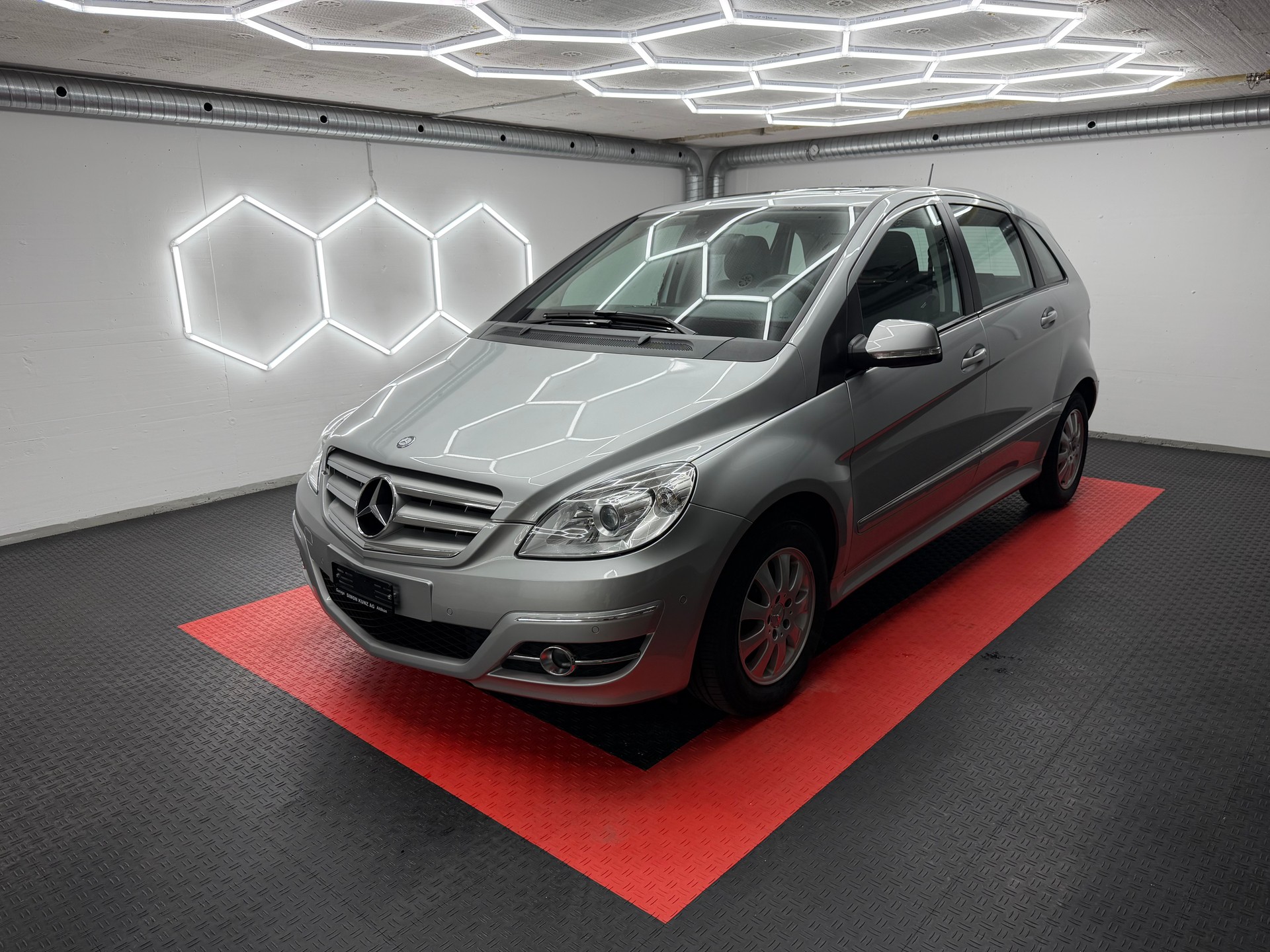 MERCEDES-BENZ B 180 Selection Autotronic-image-0