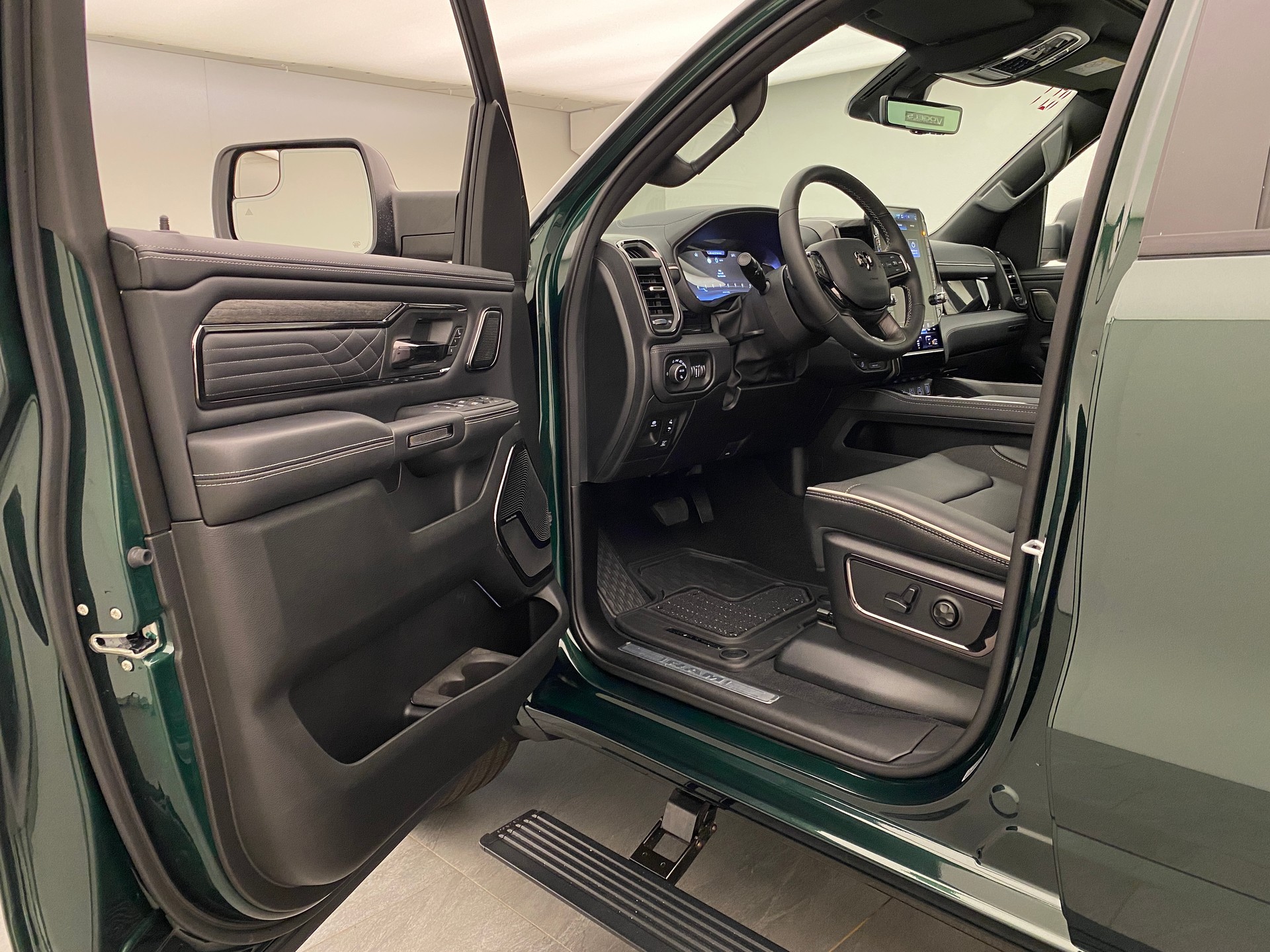 DODGE Ram 1500 5.7 Limited Night eTorque MY 2026-image-9