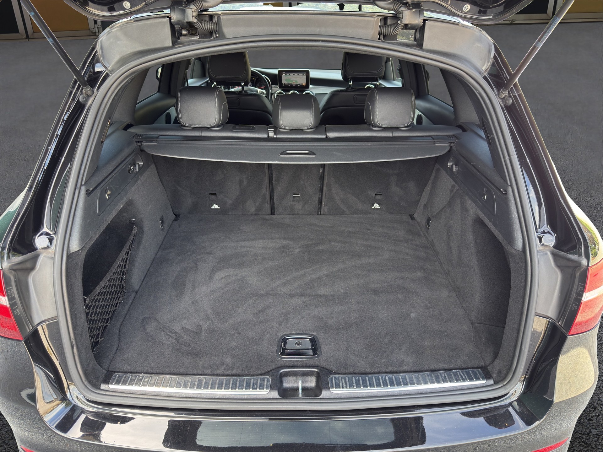 MERCEDES-BENZ GLC 250 AMG Line 4m-image-13