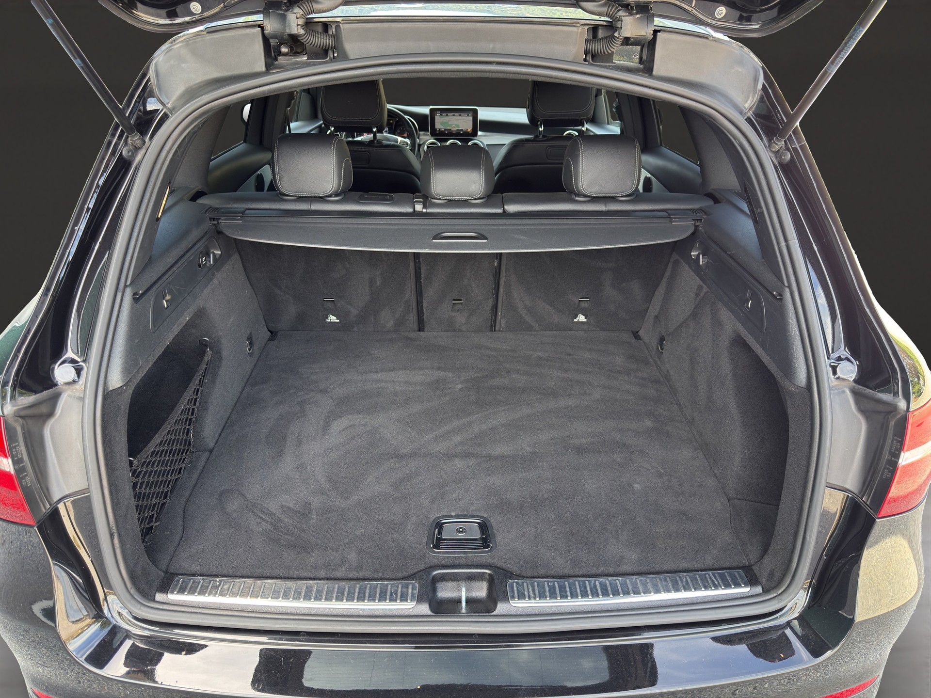 MERCEDES-BENZ GLC 250 AMG Line 4m-image-13