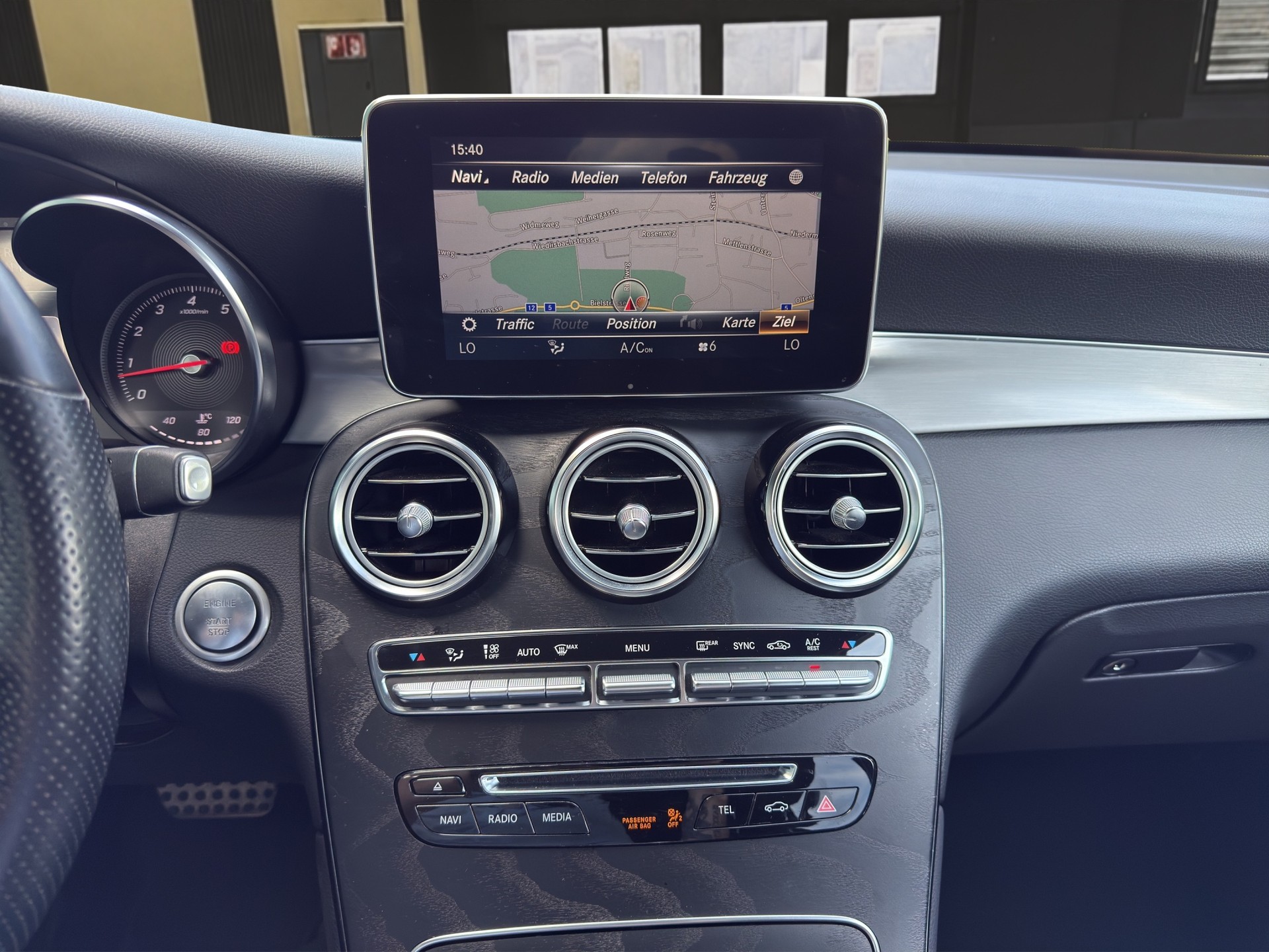 MERCEDES-BENZ GLC 250 AMG Line 4m-image-14