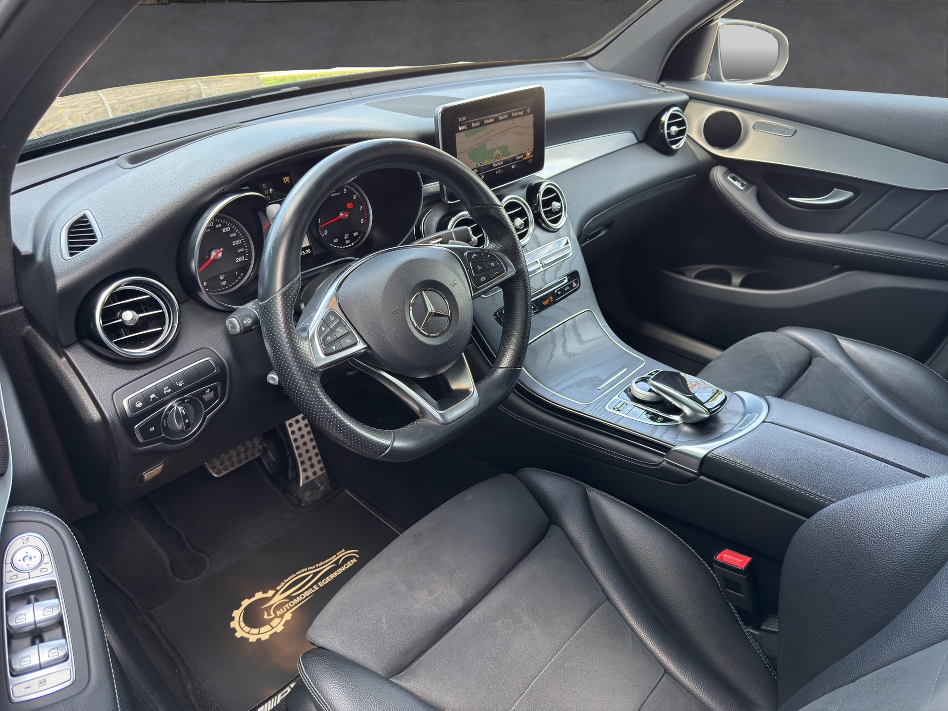 MERCEDES-BENZ GLC 250 AMG Line 4m-image-8