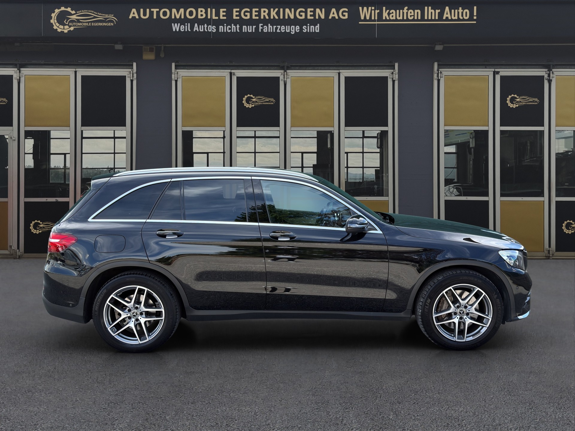MERCEDES-BENZ GLC 250 AMG Line 4m-image-3