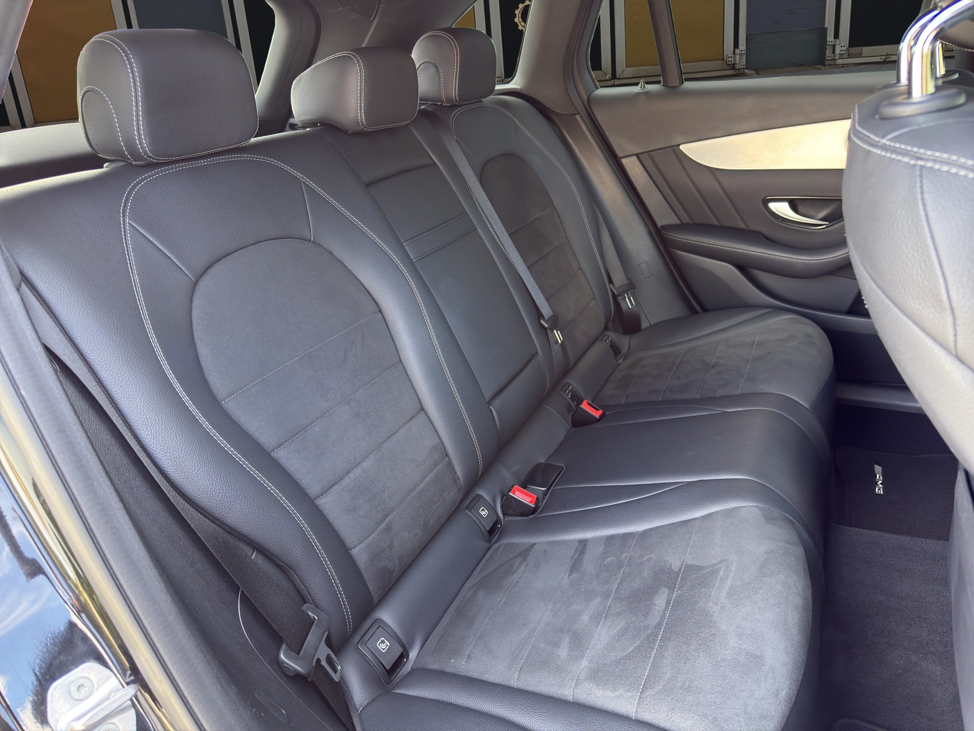 MERCEDES-BENZ GLC 250 AMG Line 4m-image-12