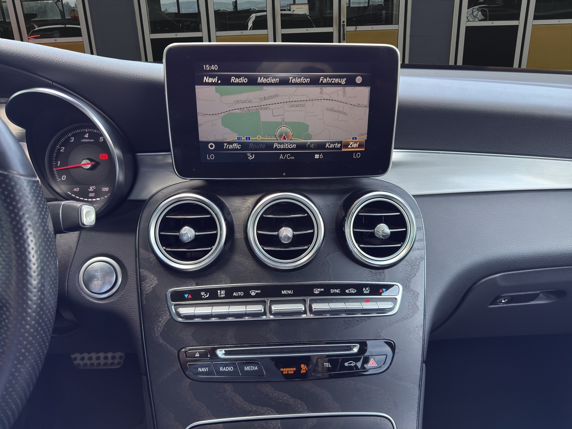 MERCEDES-BENZ GLC 250 AMG Line 4m-image-14