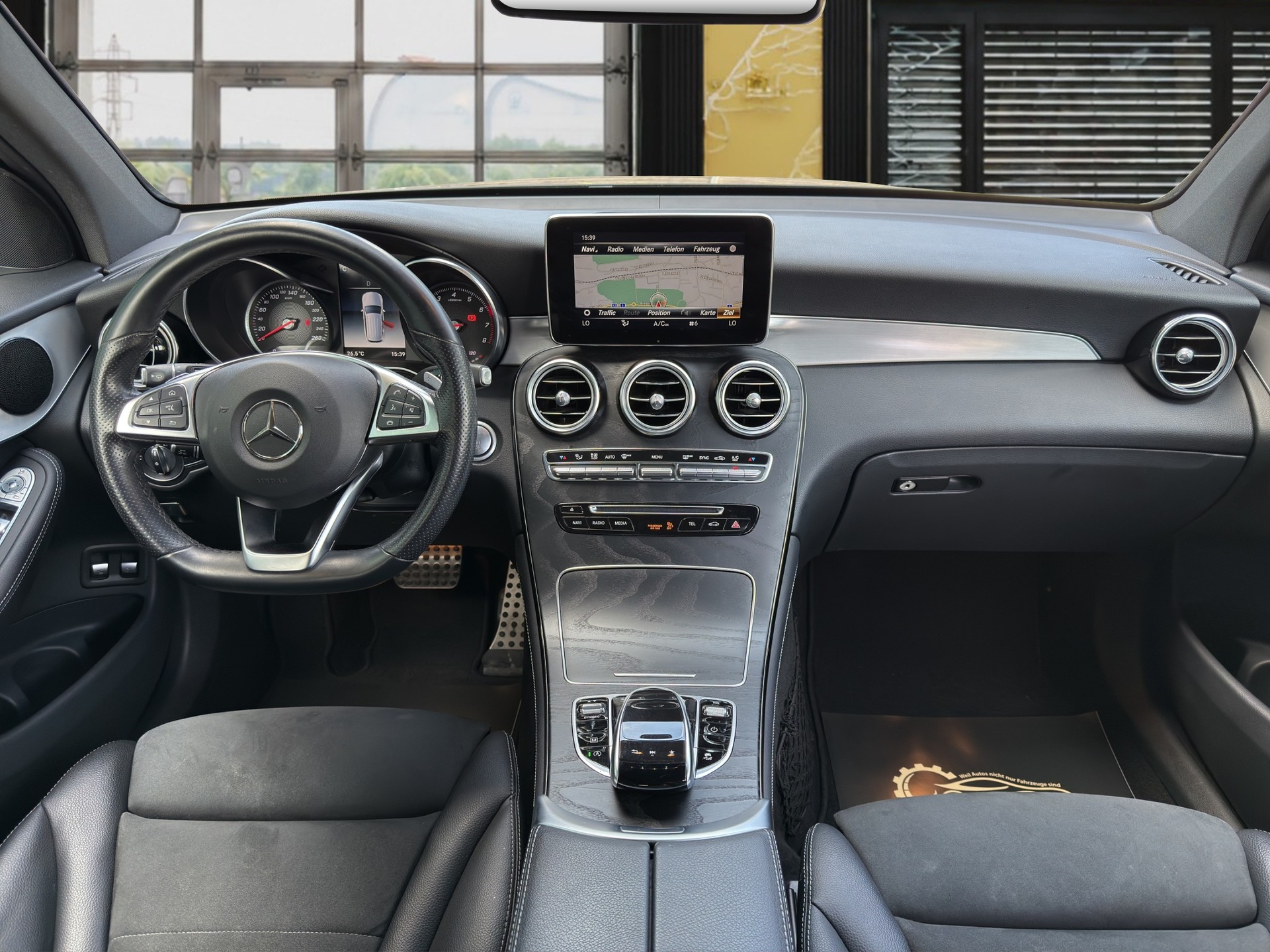 MERCEDES-BENZ GLC 250 AMG Line 4m-image-10