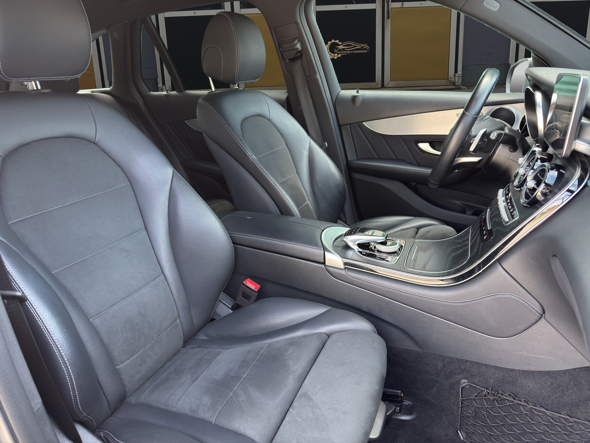 MERCEDES-BENZ GLC 250 AMG Line 4m-image-9