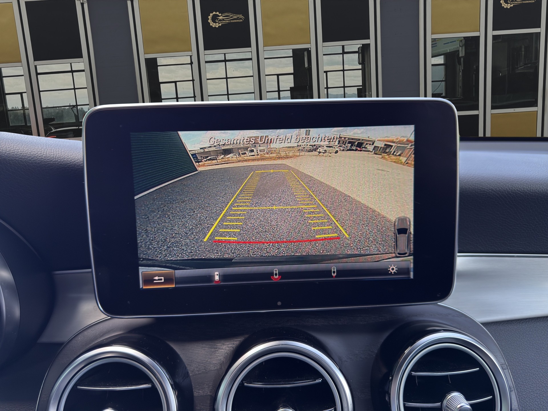 MERCEDES-BENZ GLC 250 AMG Line 4m-image-15