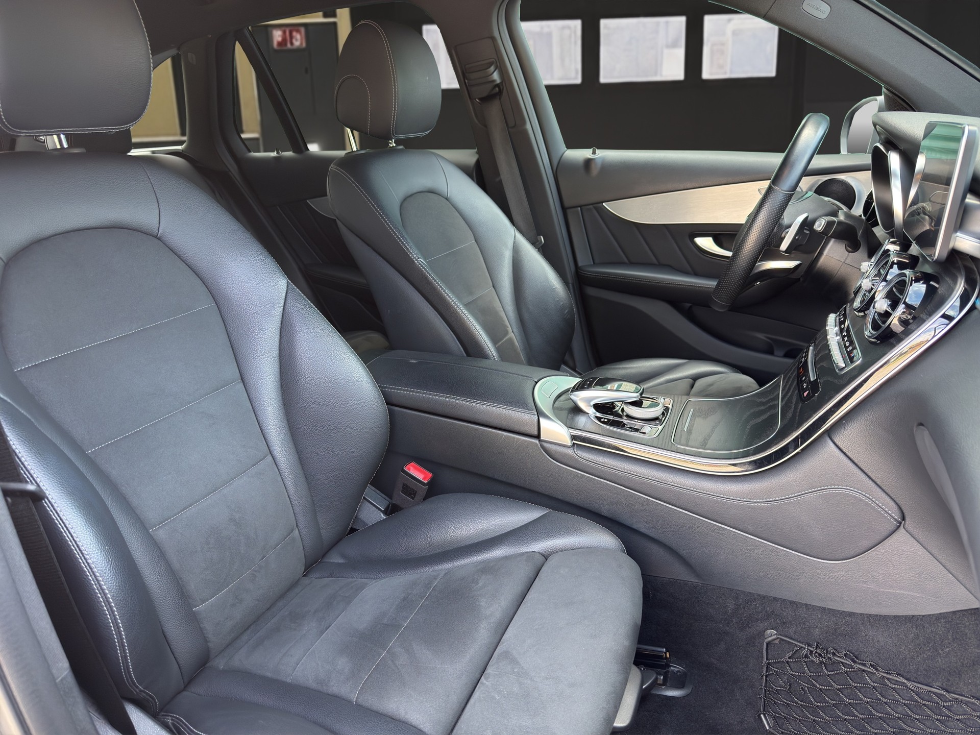 MERCEDES-BENZ GLC 250 AMG Line 4m-image-9