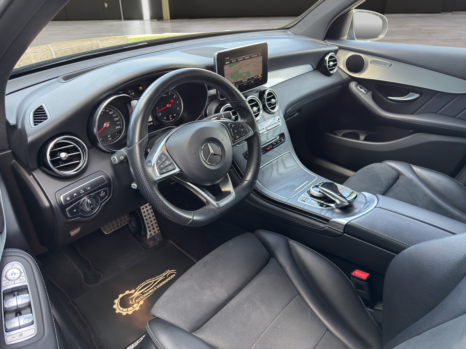 MERCEDES-BENZ GLC 250 AMG Line 4m-image-8