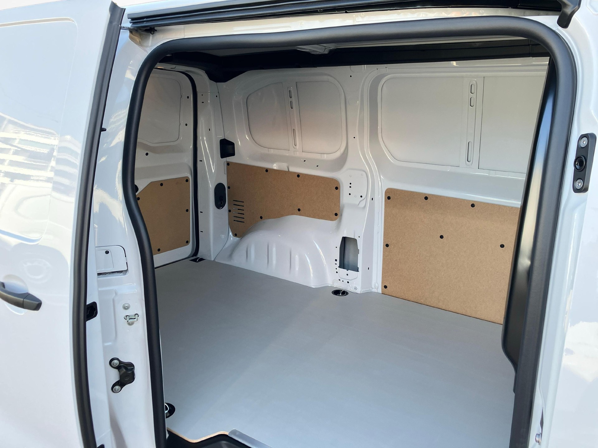 OPEL Vivaro-e Cargo 75kWh-image-10