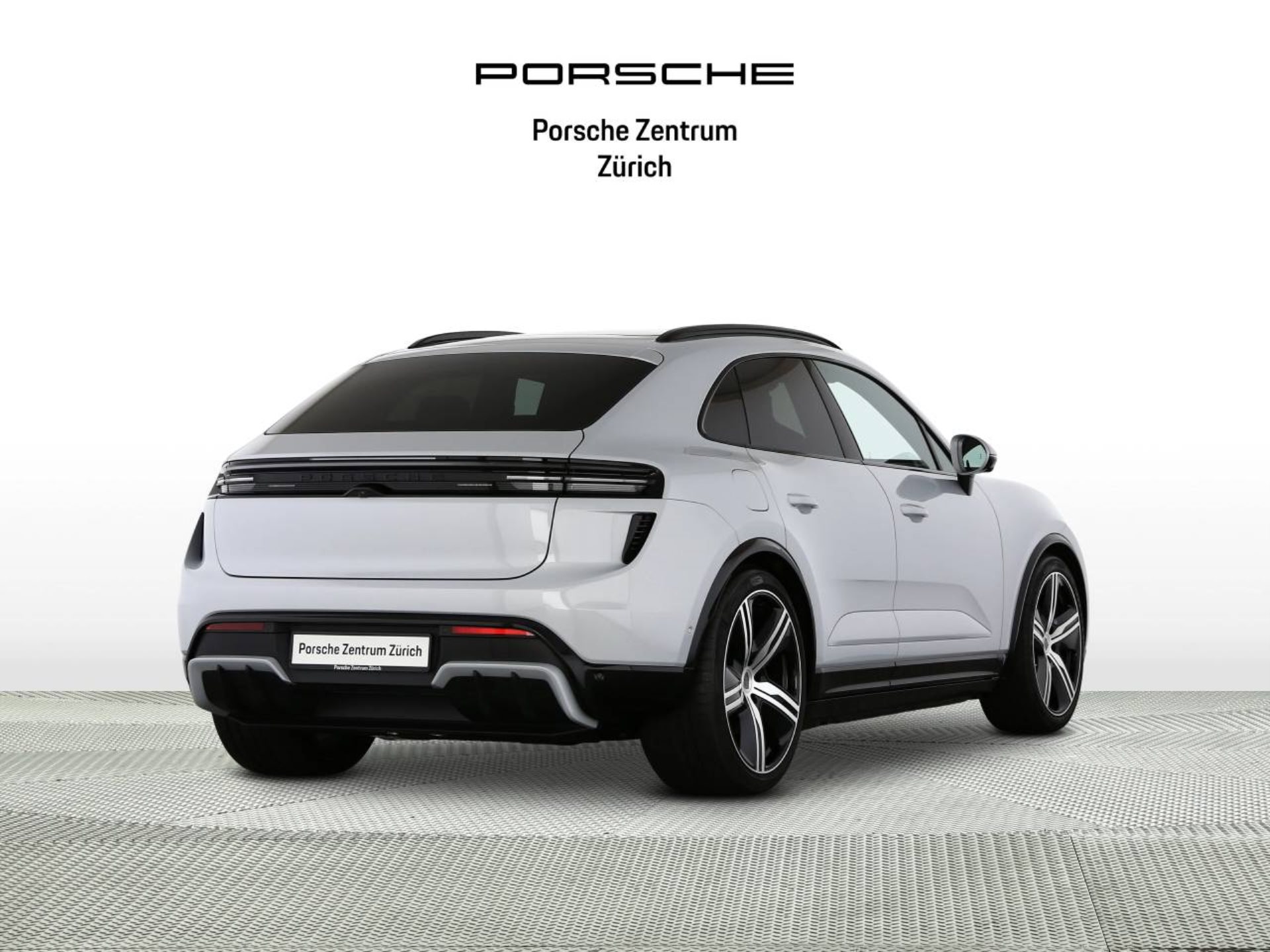PORSCHE Macan Turbo-image-2