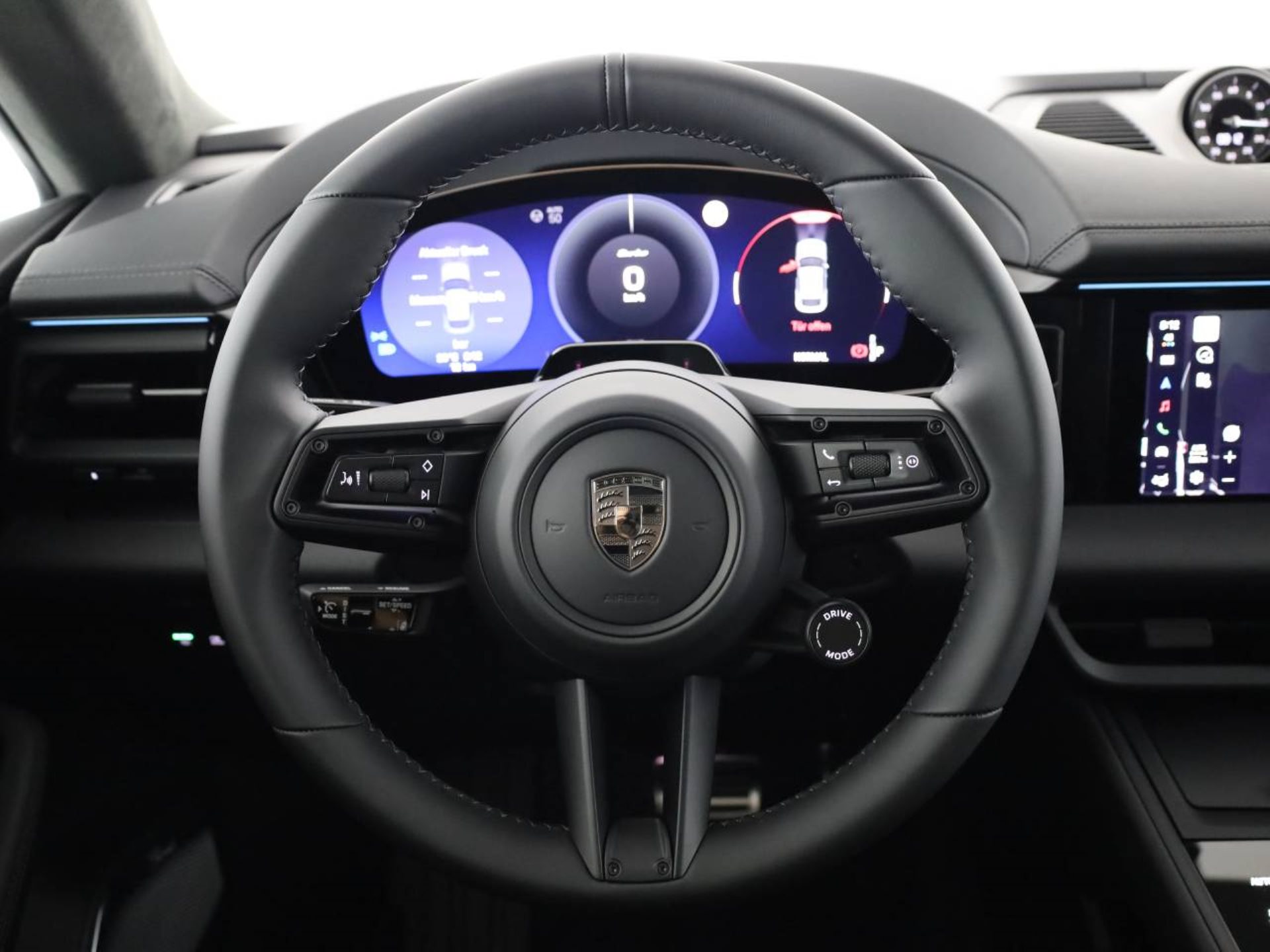 PORSCHE Macan Turbo-image-9