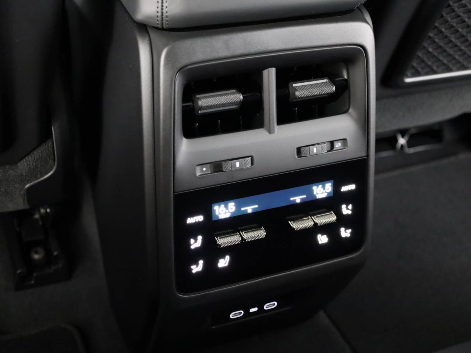 PORSCHE Macan Turbo-image-18