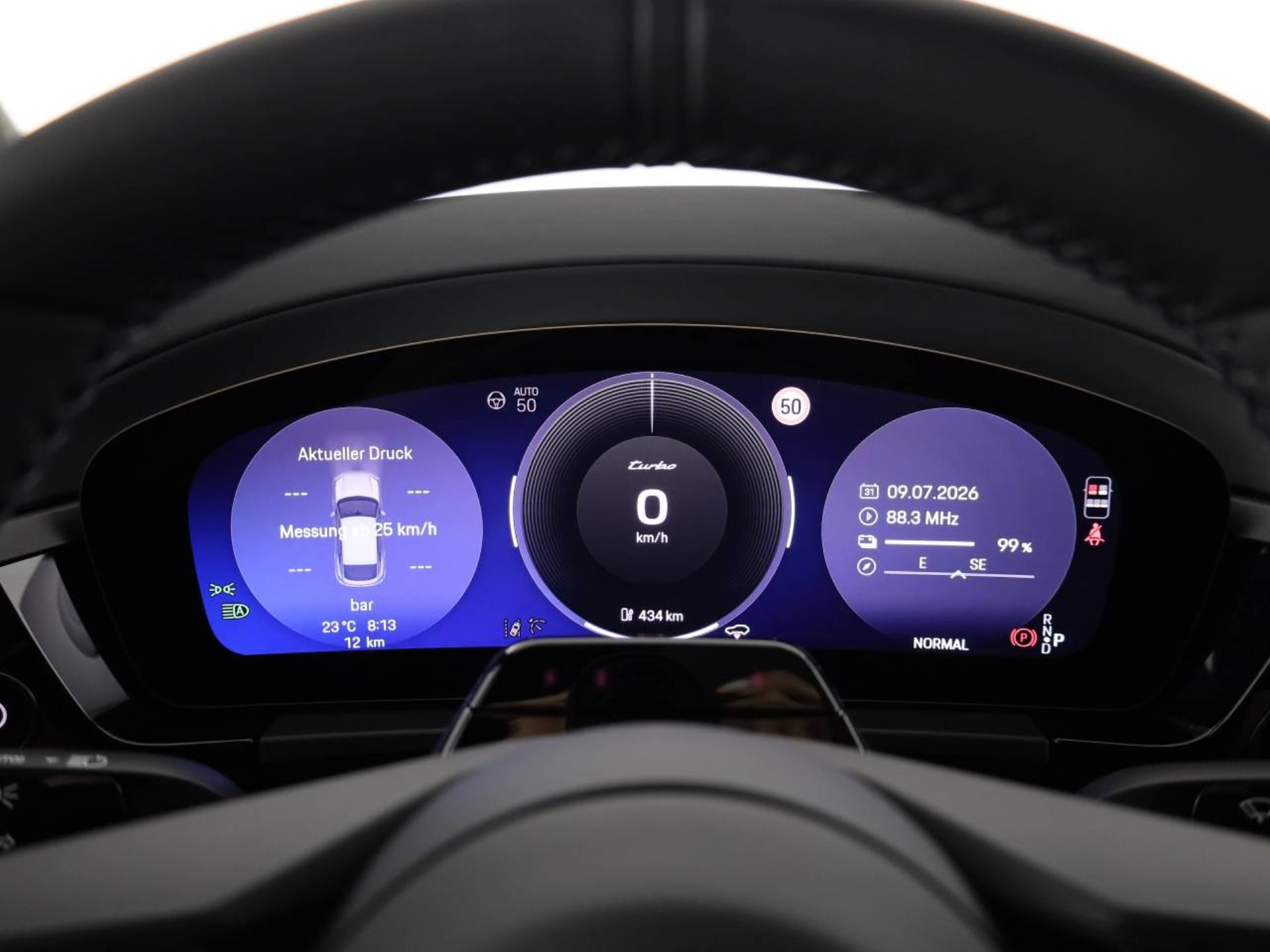 PORSCHE Macan Turbo-image-10