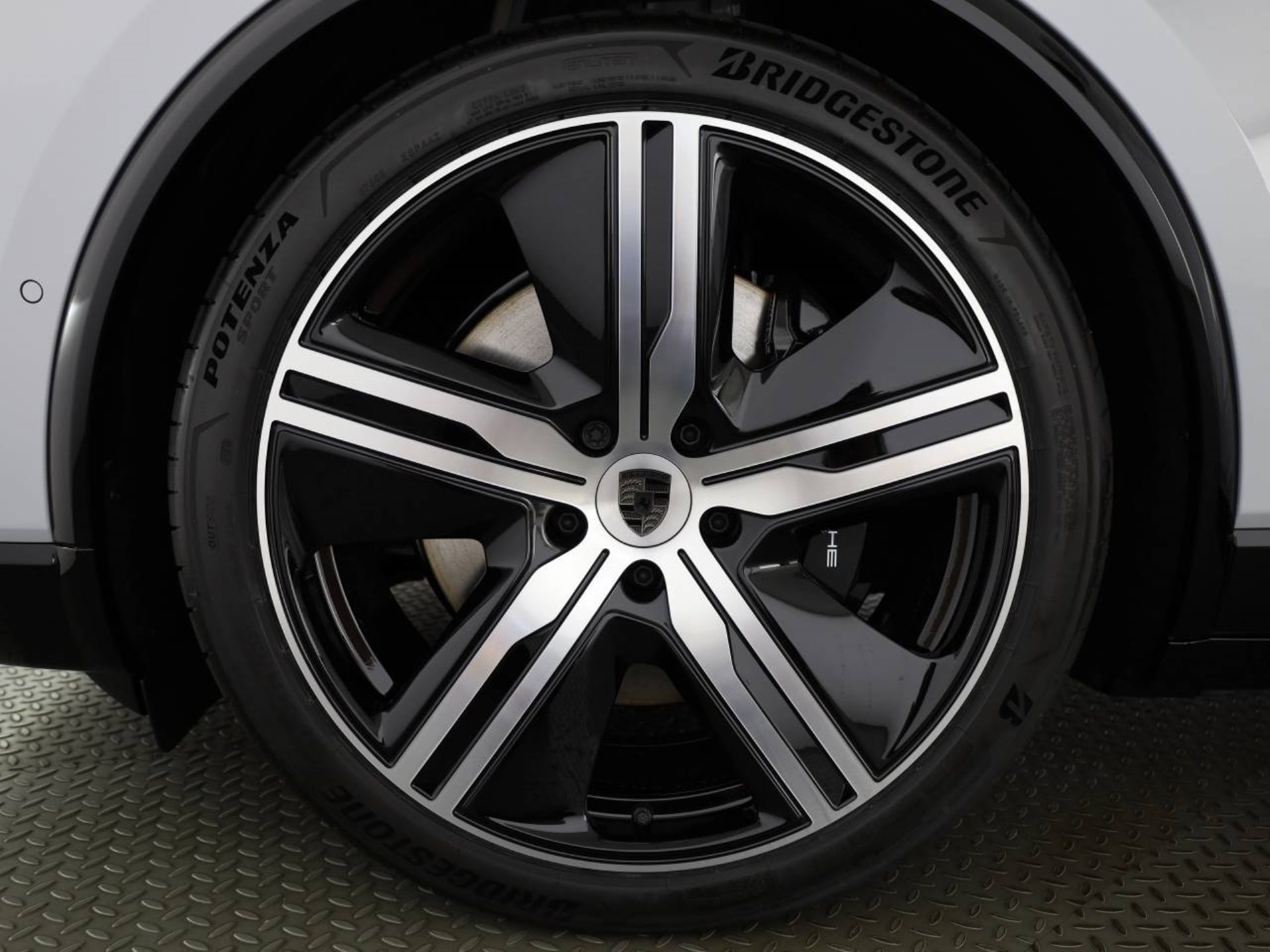 PORSCHE Macan Turbo-image-7