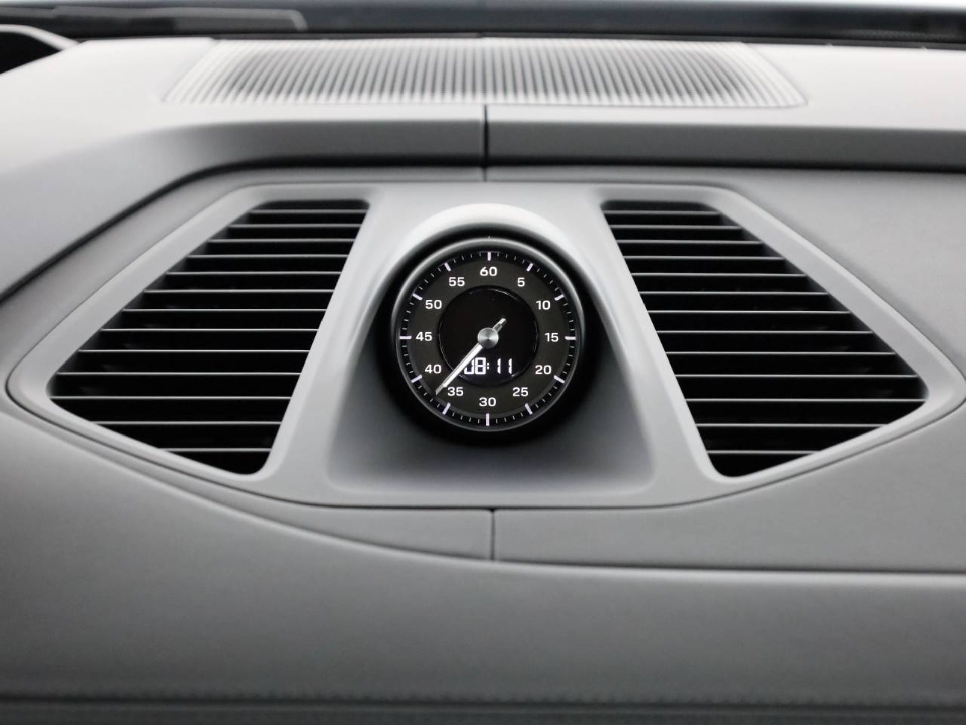 PORSCHE Macan Turbo-image-13