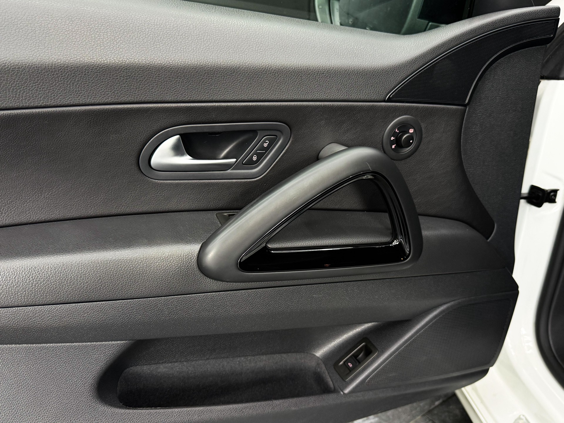 VW Scirocco 2.0 TSI R DSG-image-18